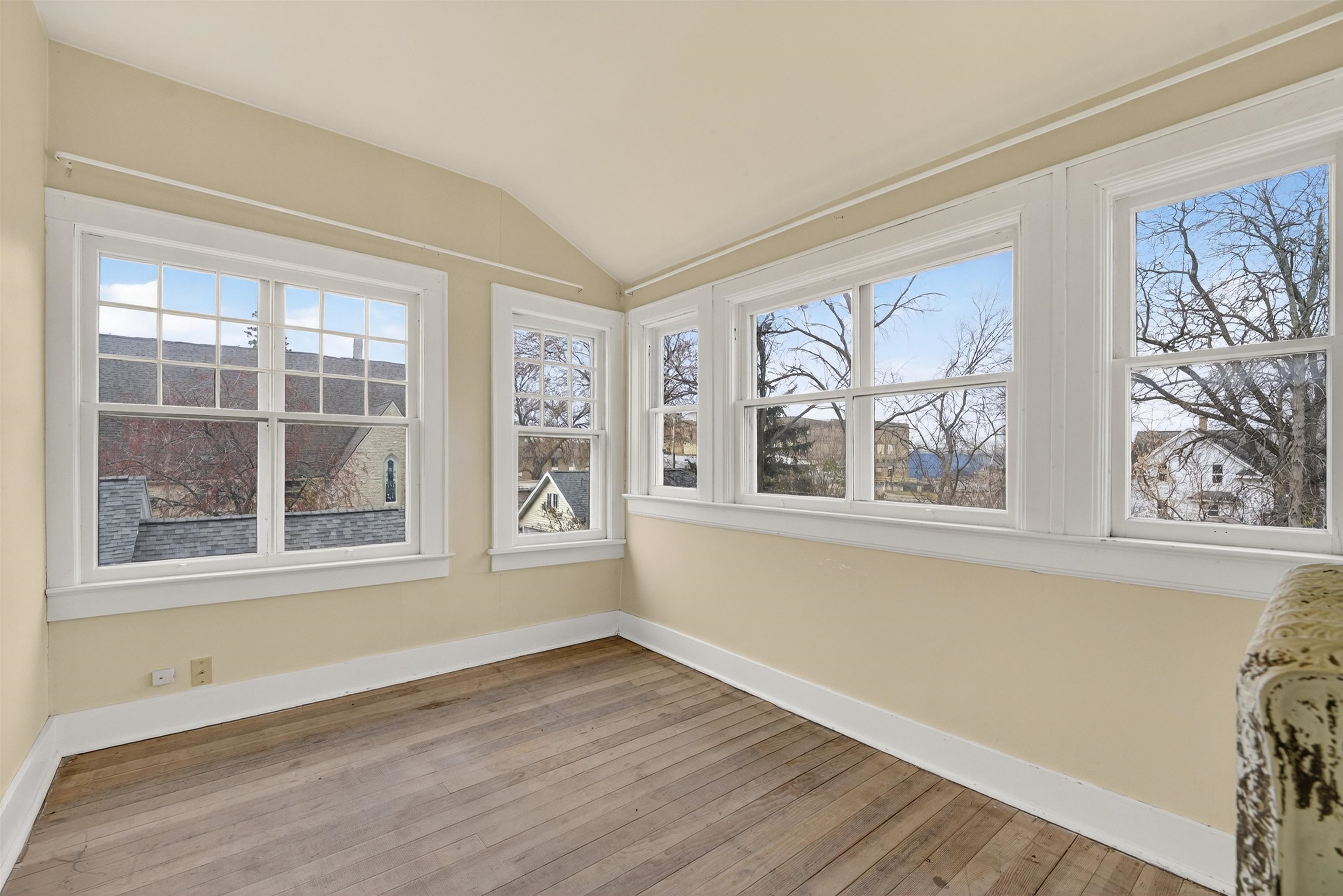 1133 ALGOMA Boulevard