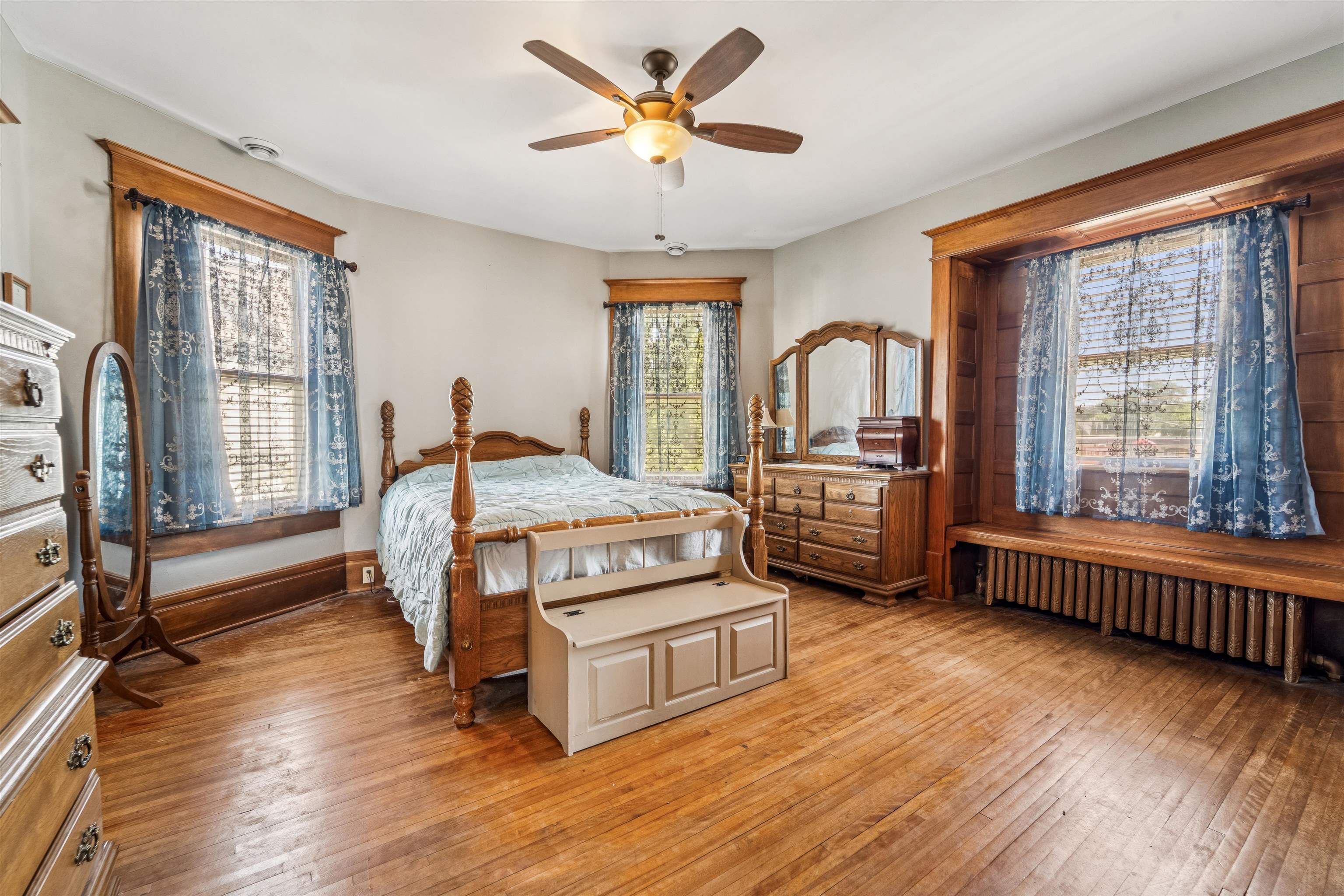 1133 ALGOMA Boulevard