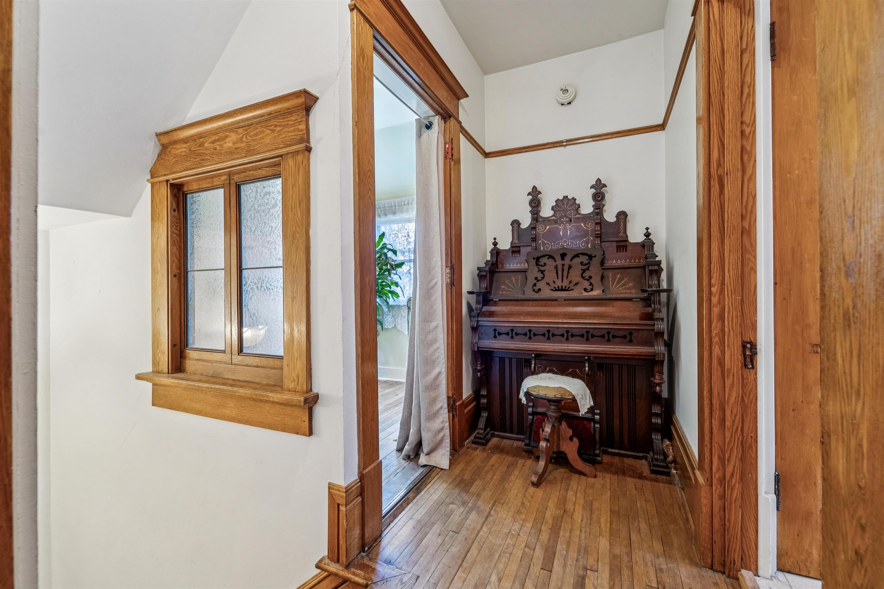 1133 ALGOMA Boulevard