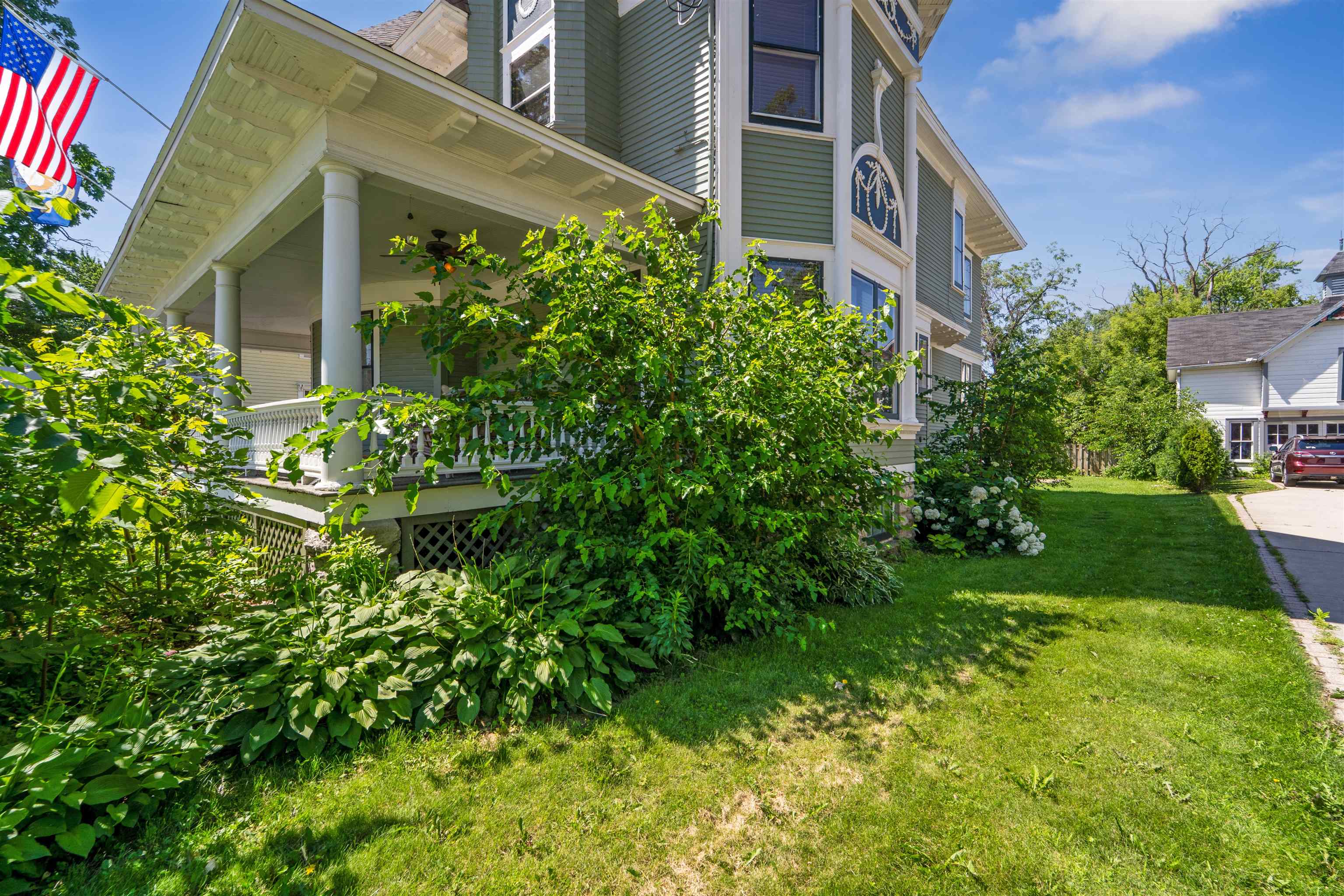 1133 ALGOMA Boulevard