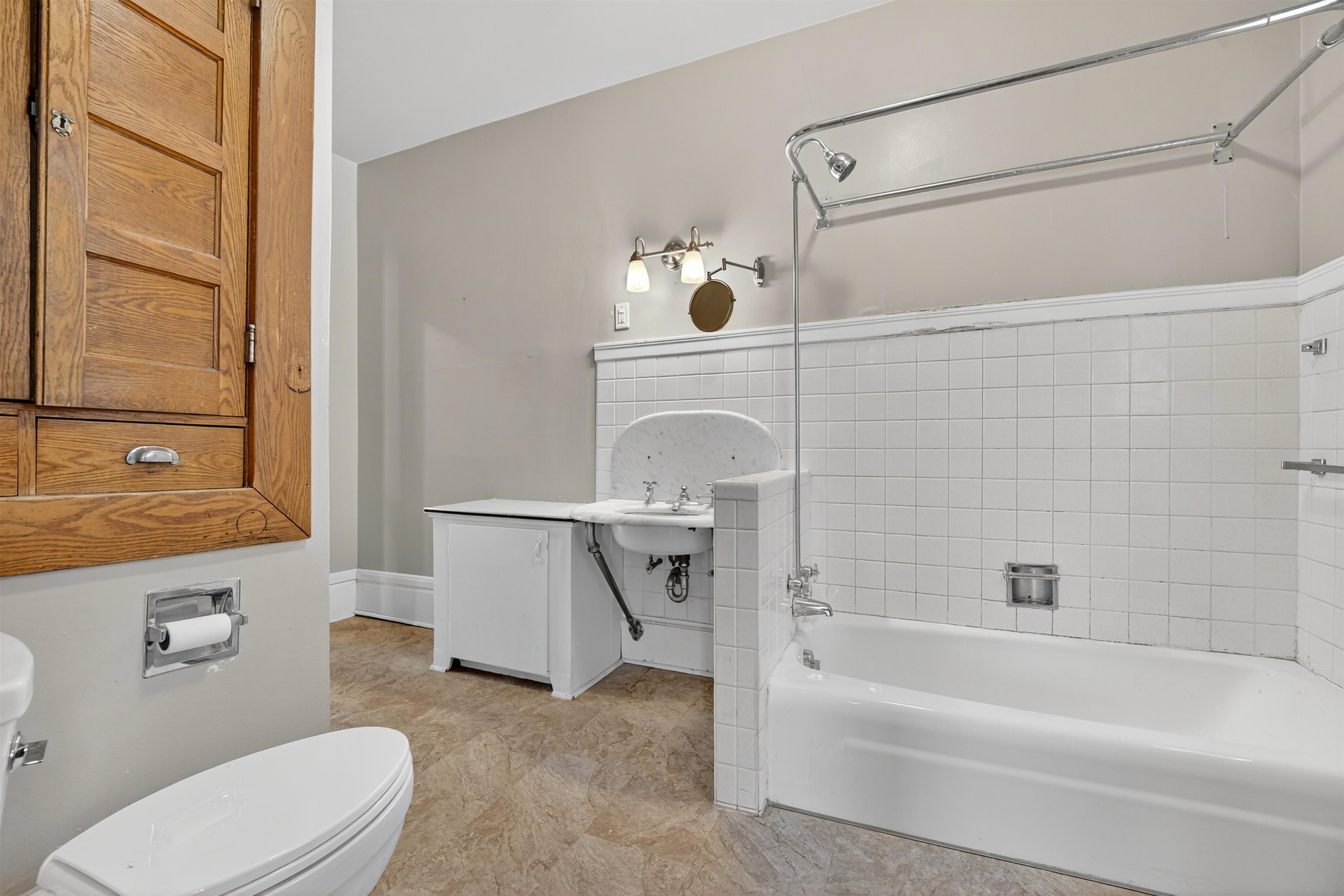 1133 ALGOMA Boulevard