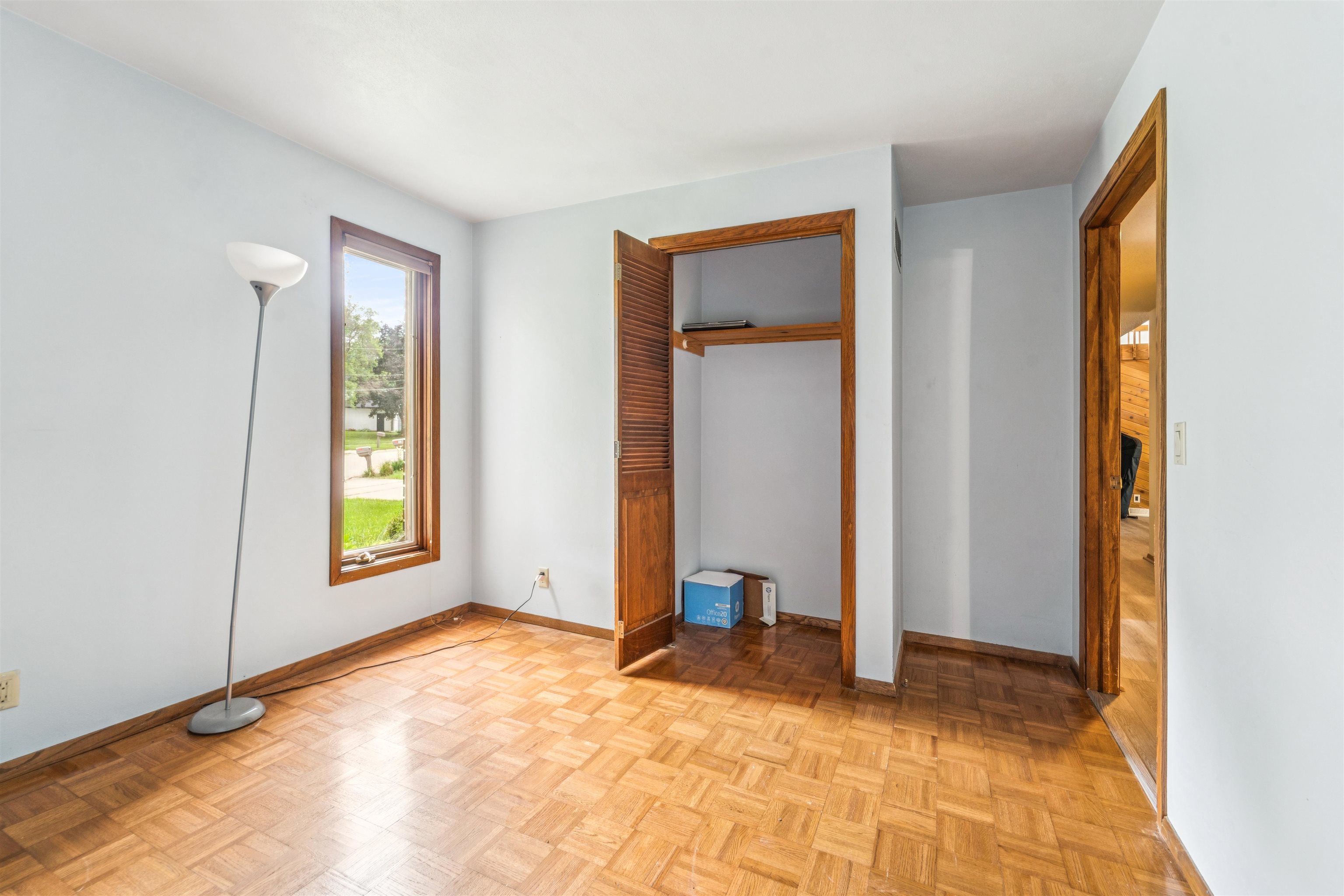1009 W 10TH Street