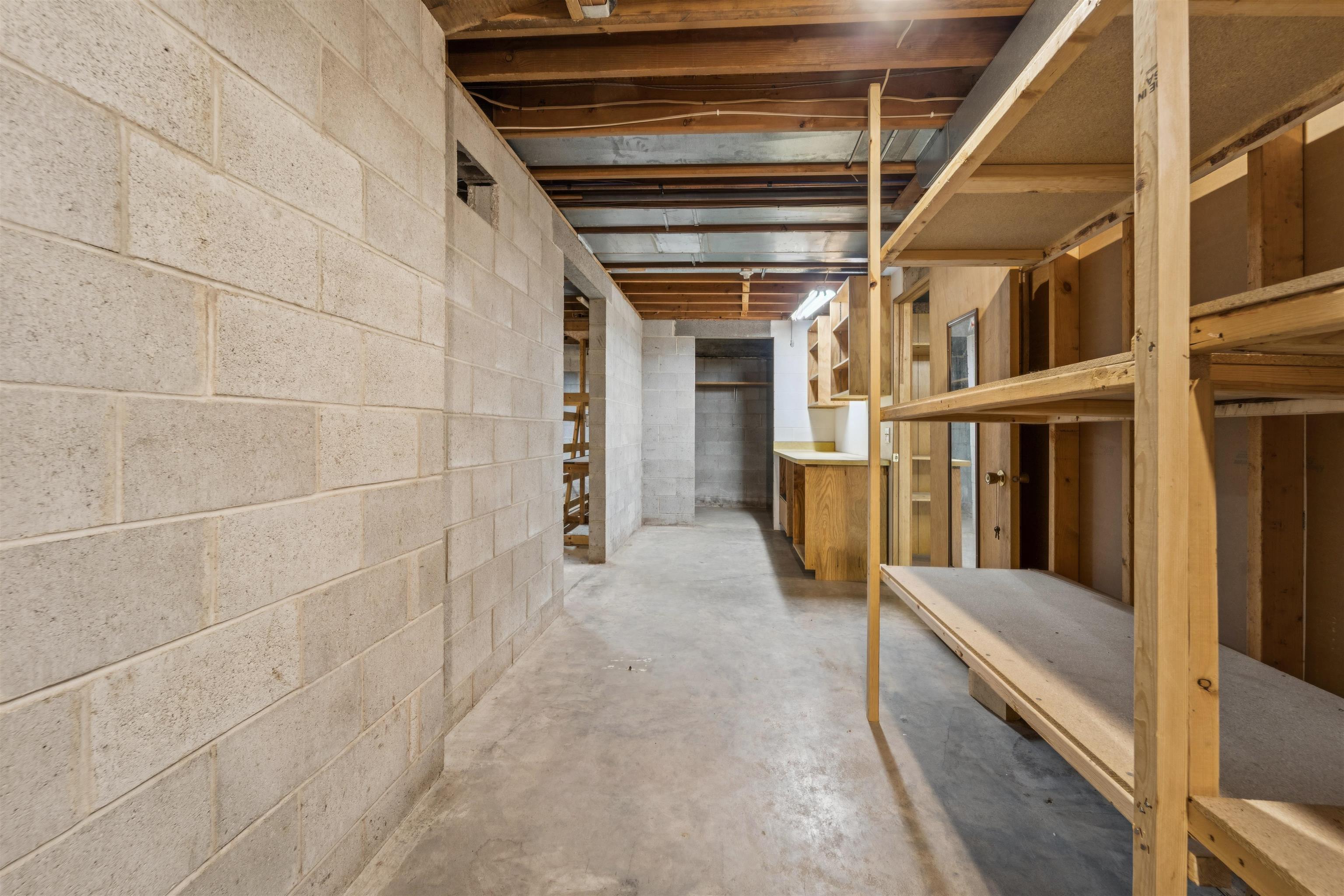 1009 W 10TH Street