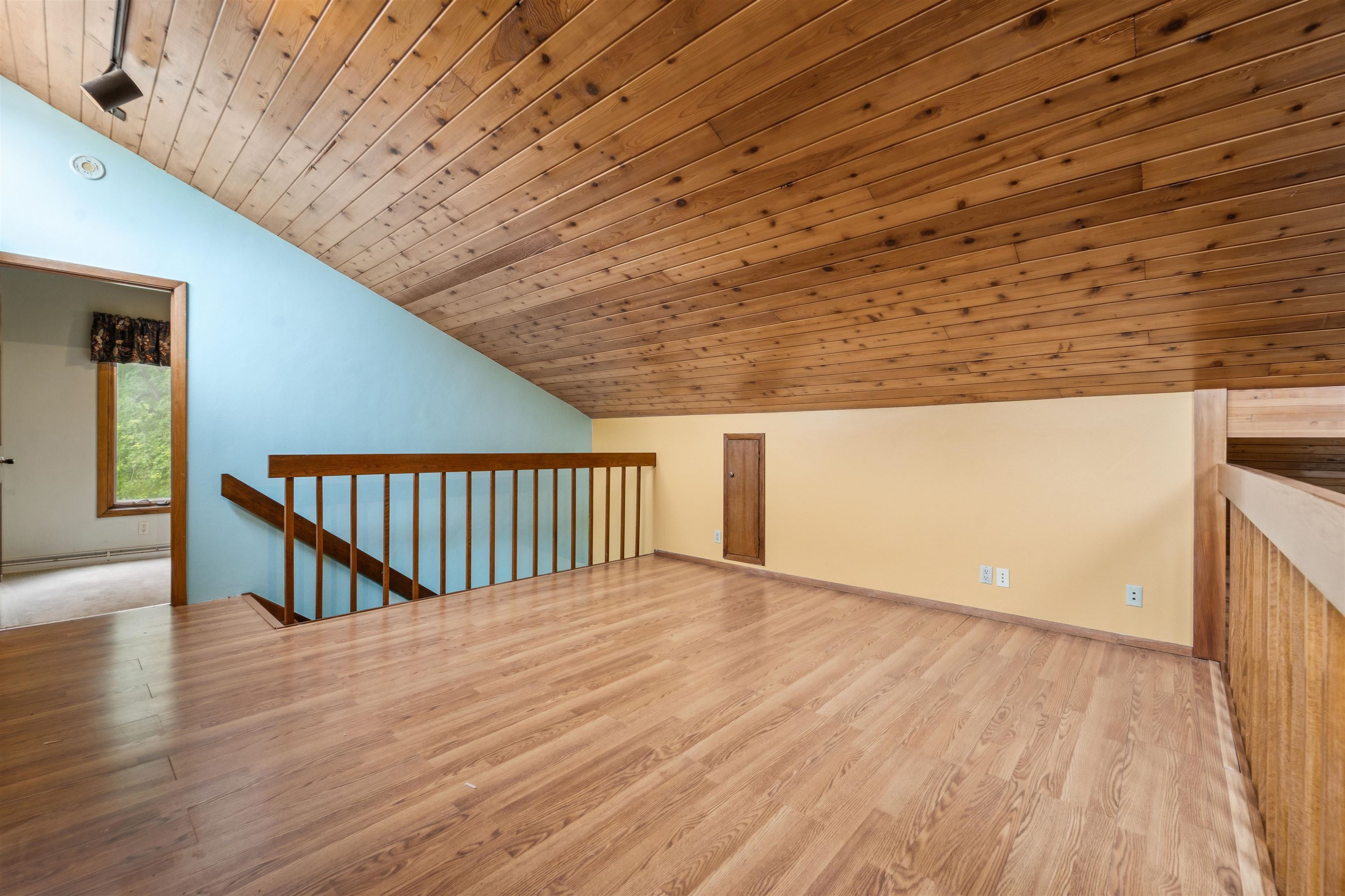 1009 W 10TH Street
