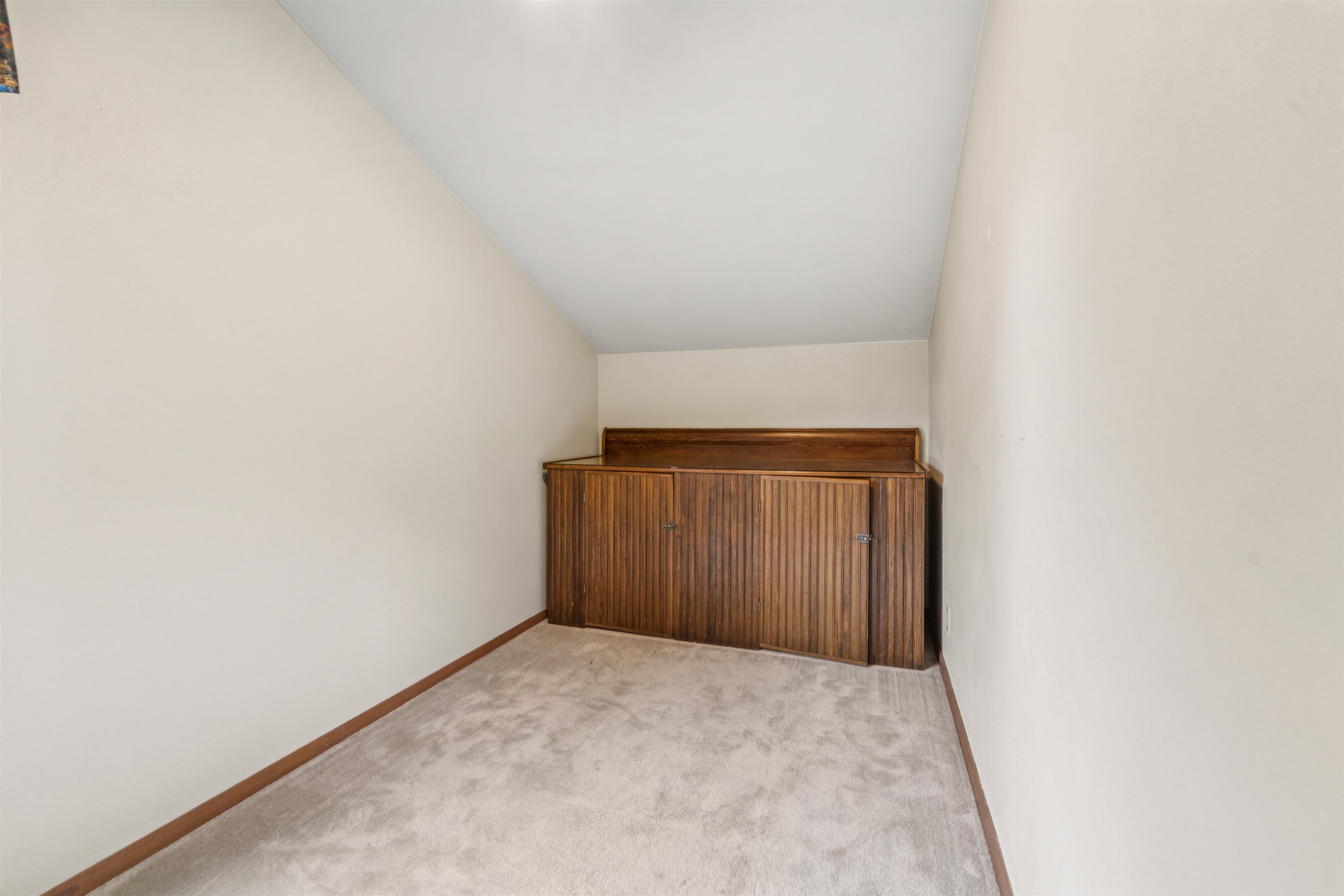 1009 W 10TH Street