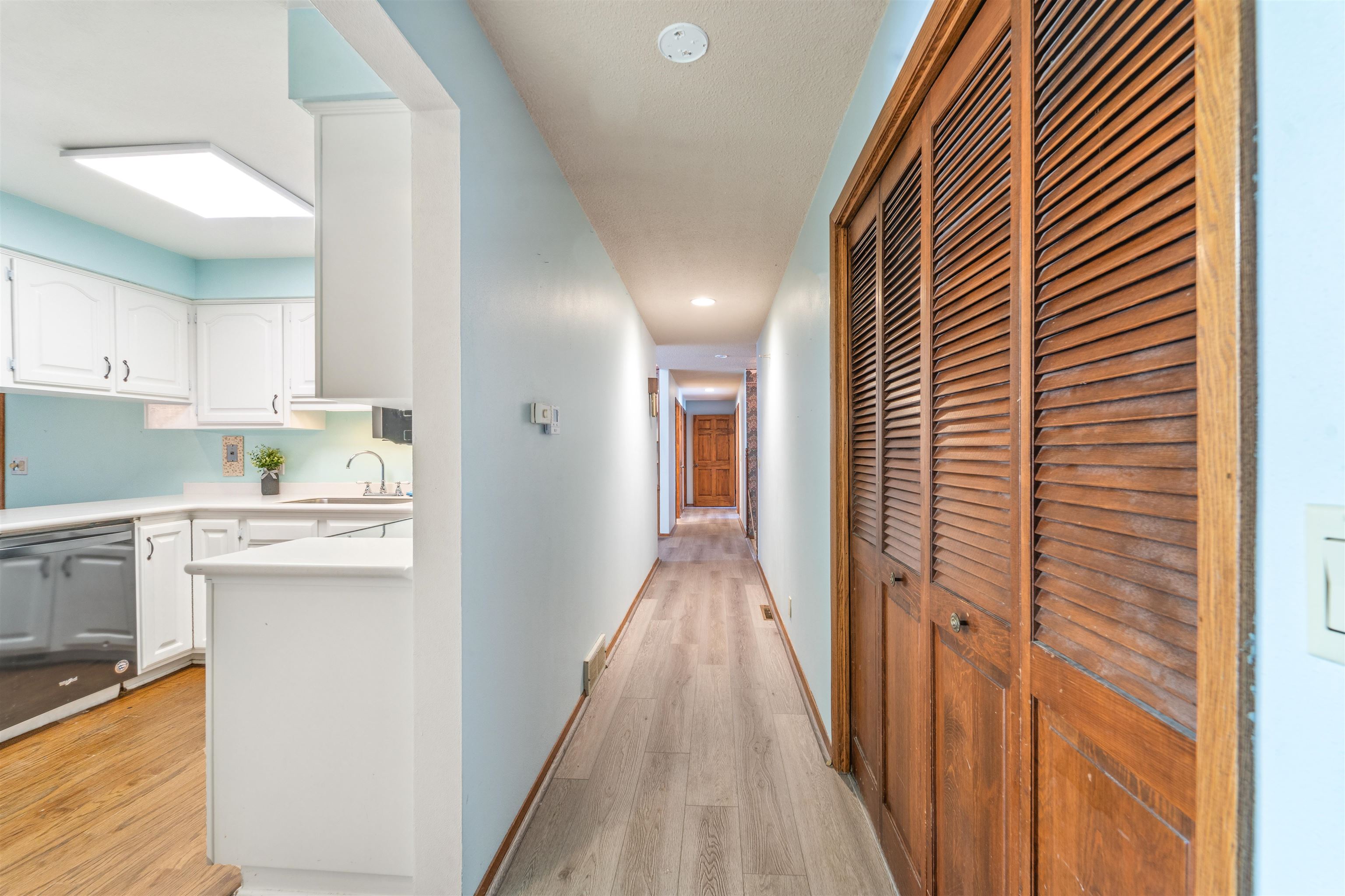 1009 W 10TH Street