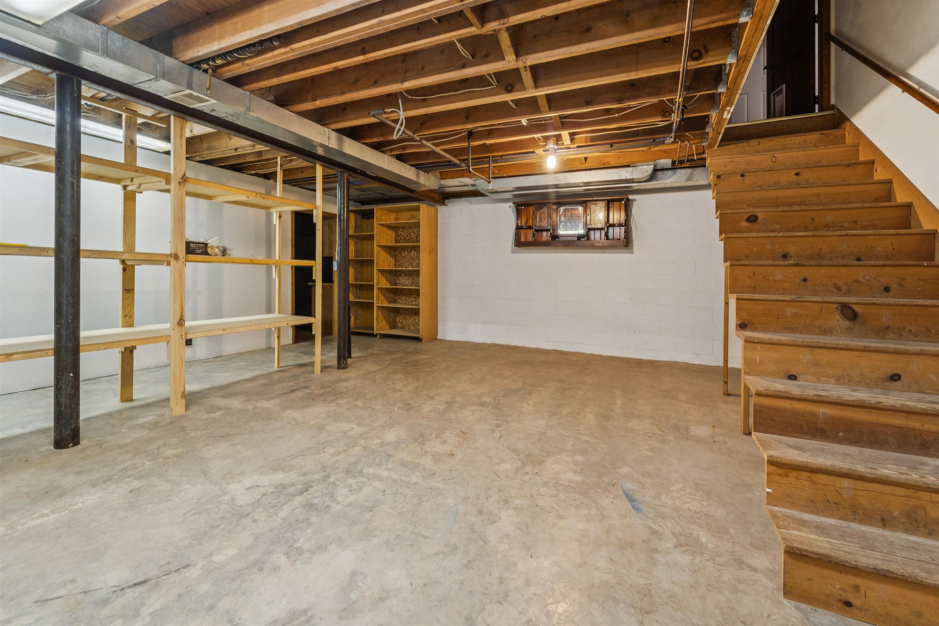 1009 W 10TH Street