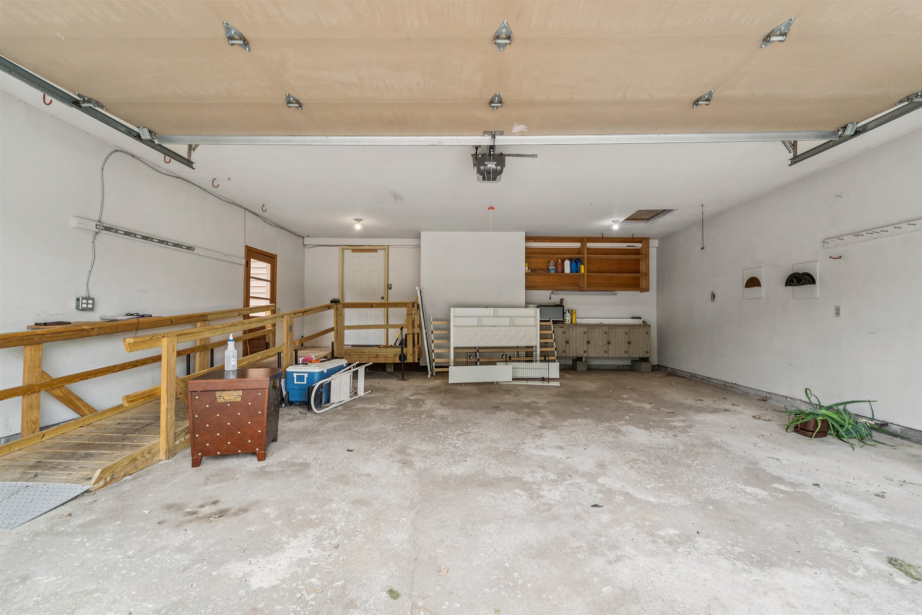 1009 W 10TH Street