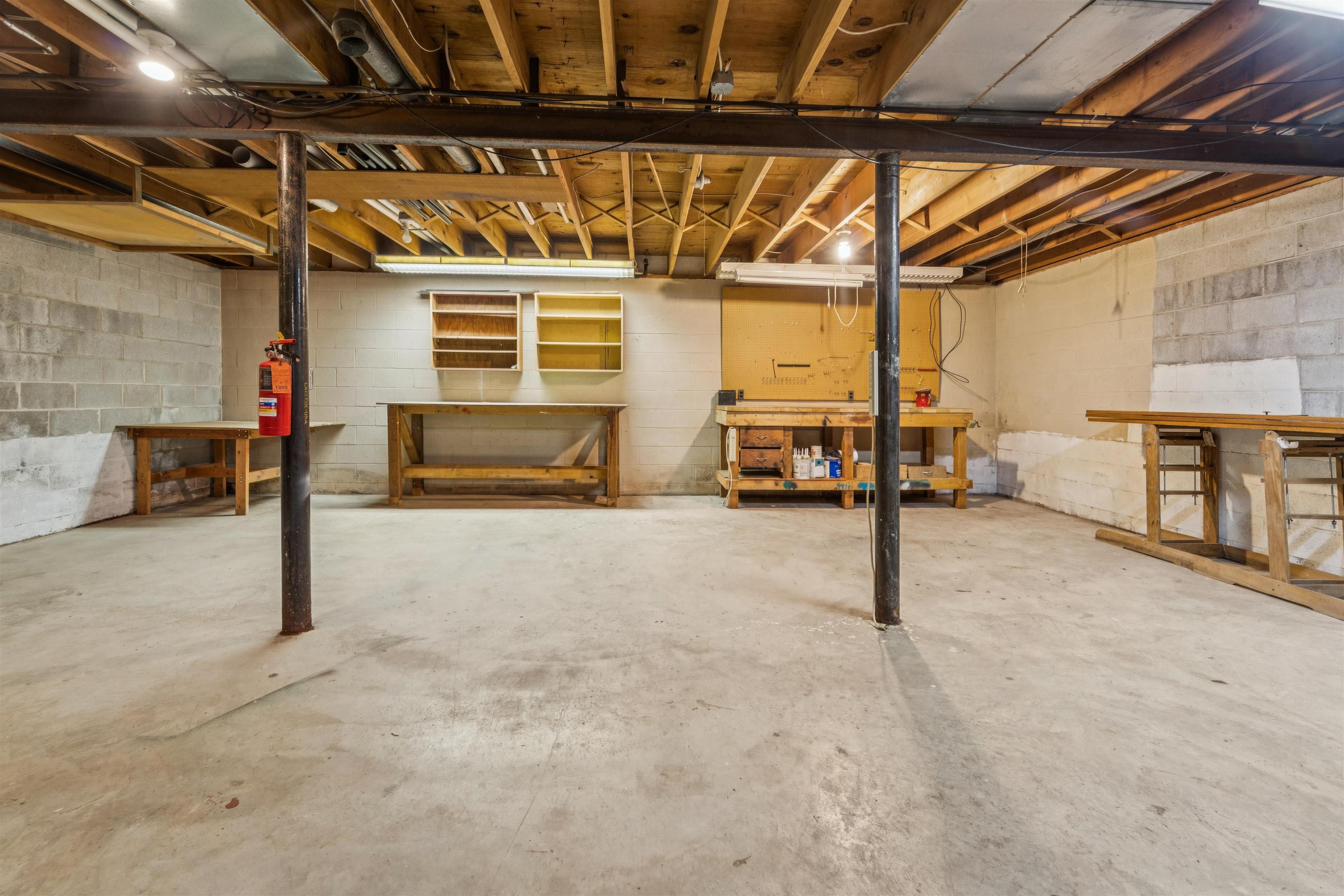 1009 W 10TH Street