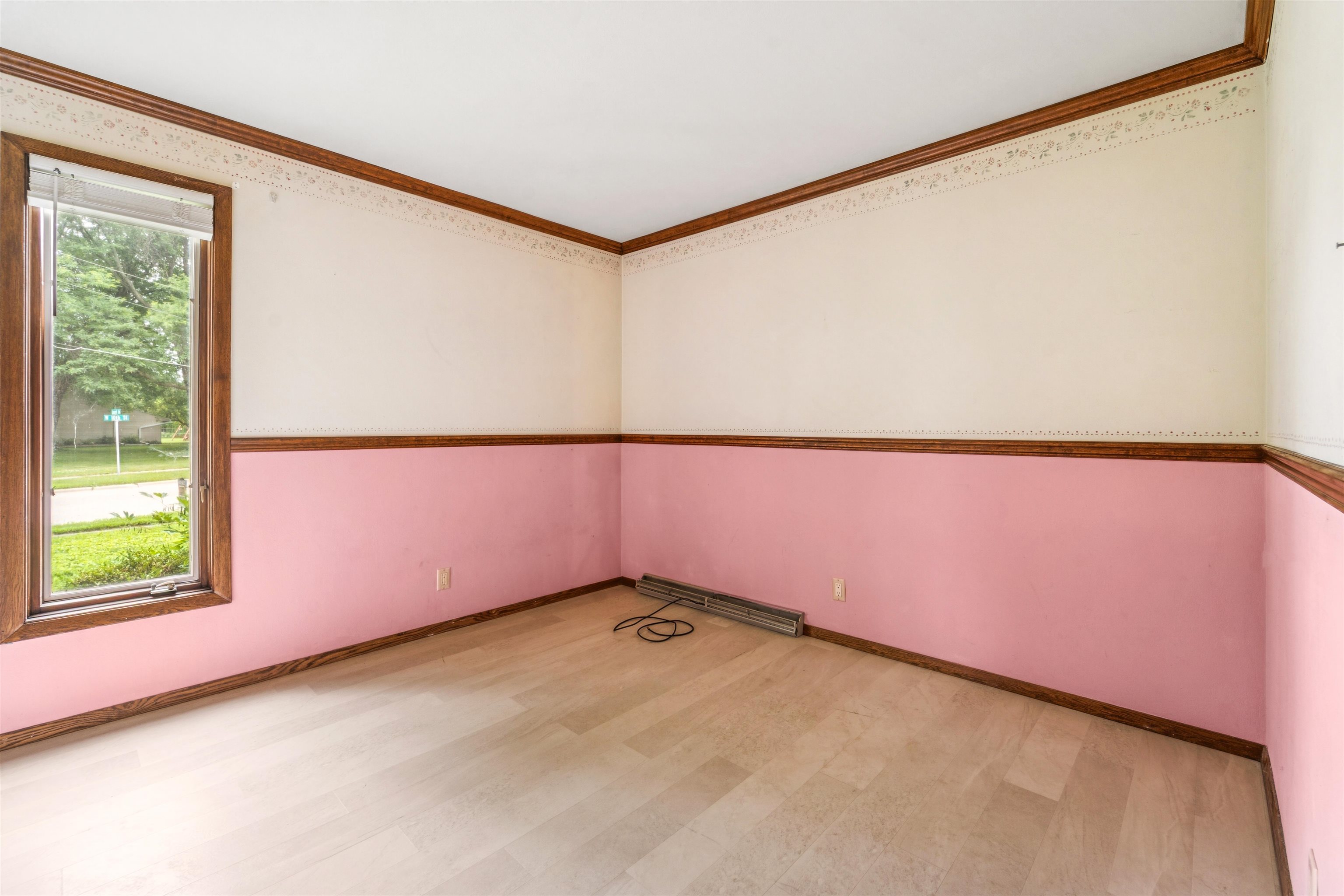 1009 W 10TH Street