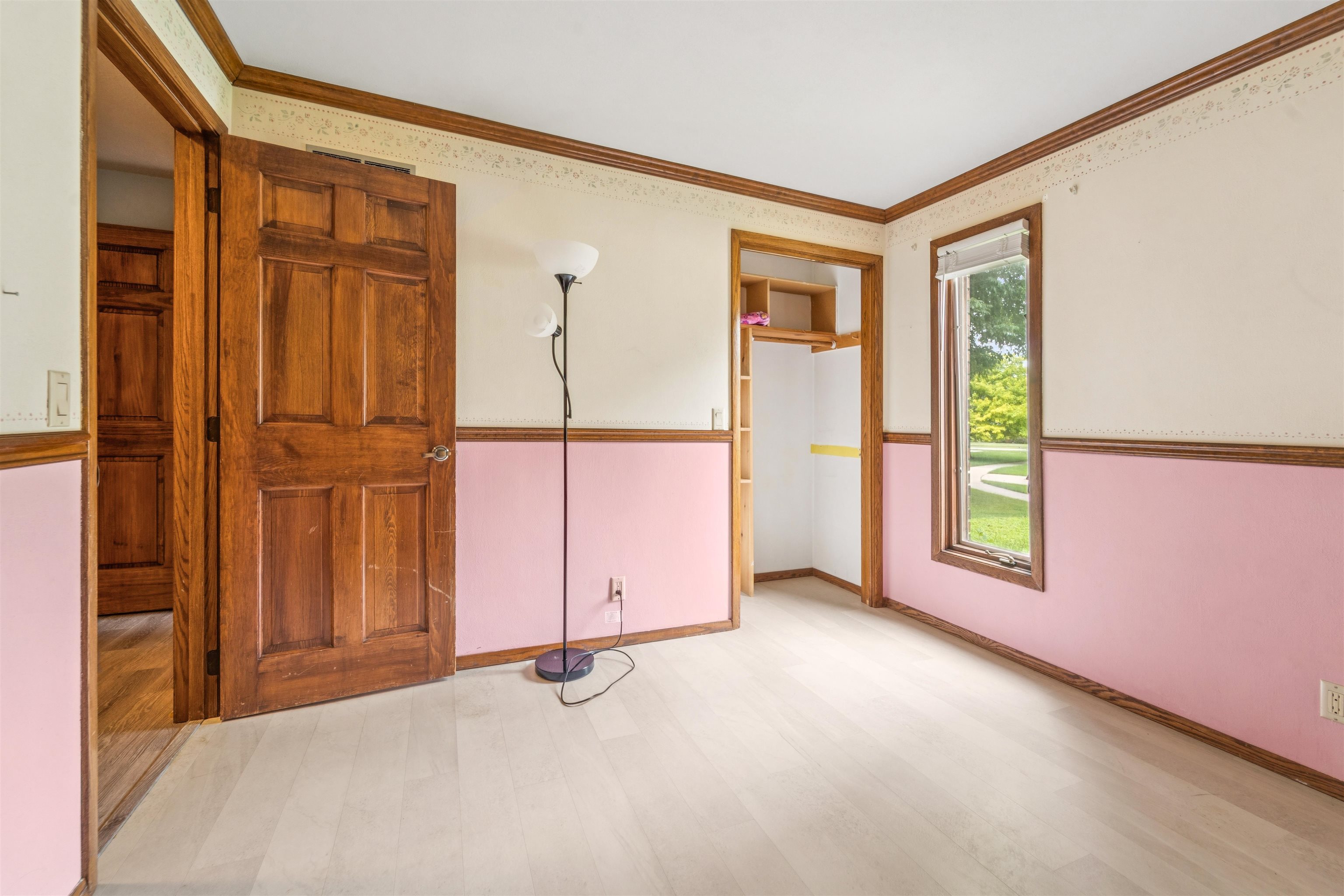 1009 W 10TH Street