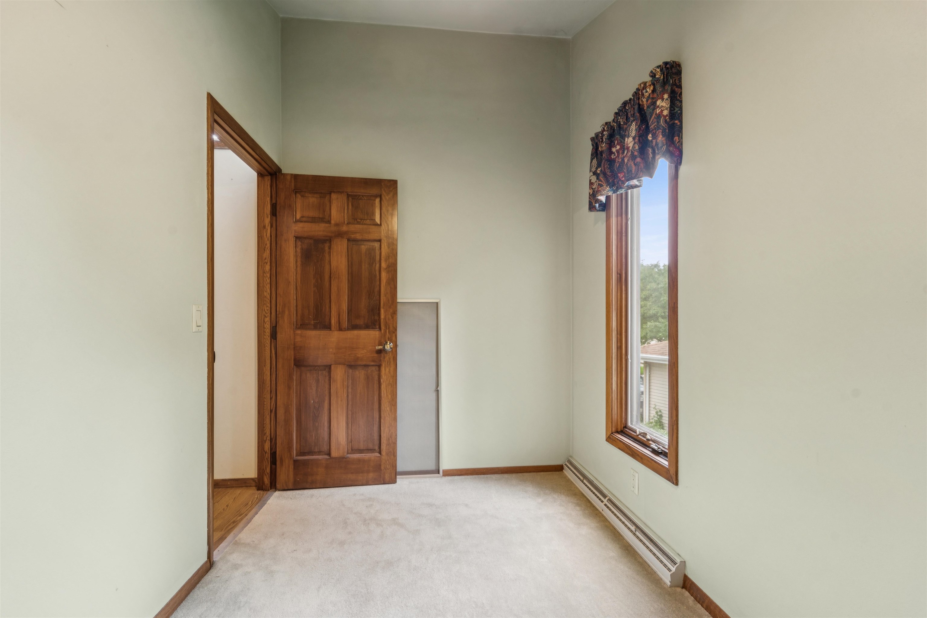 1009 W 10TH Street