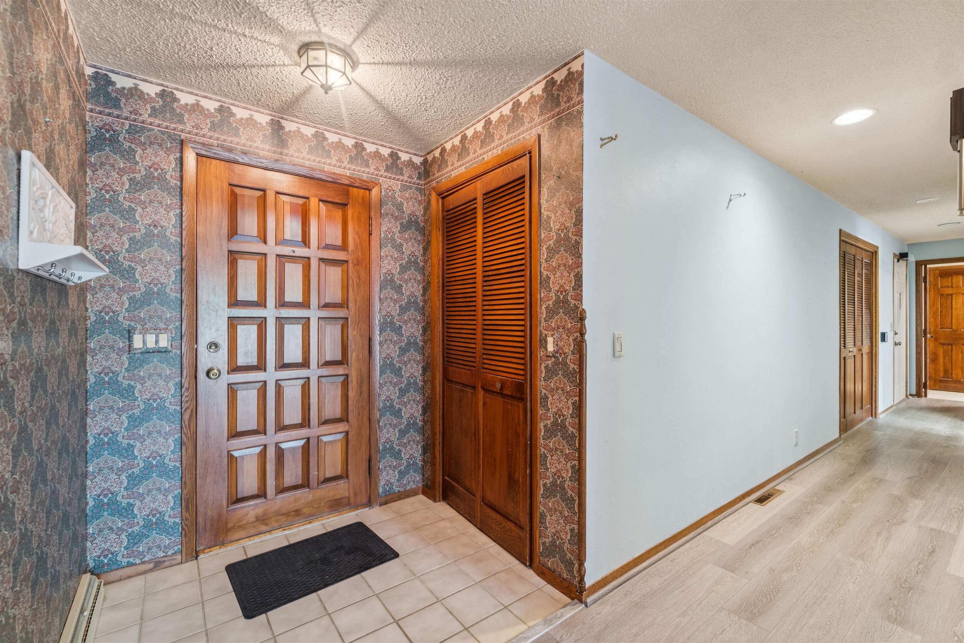 1009 W 10TH Street