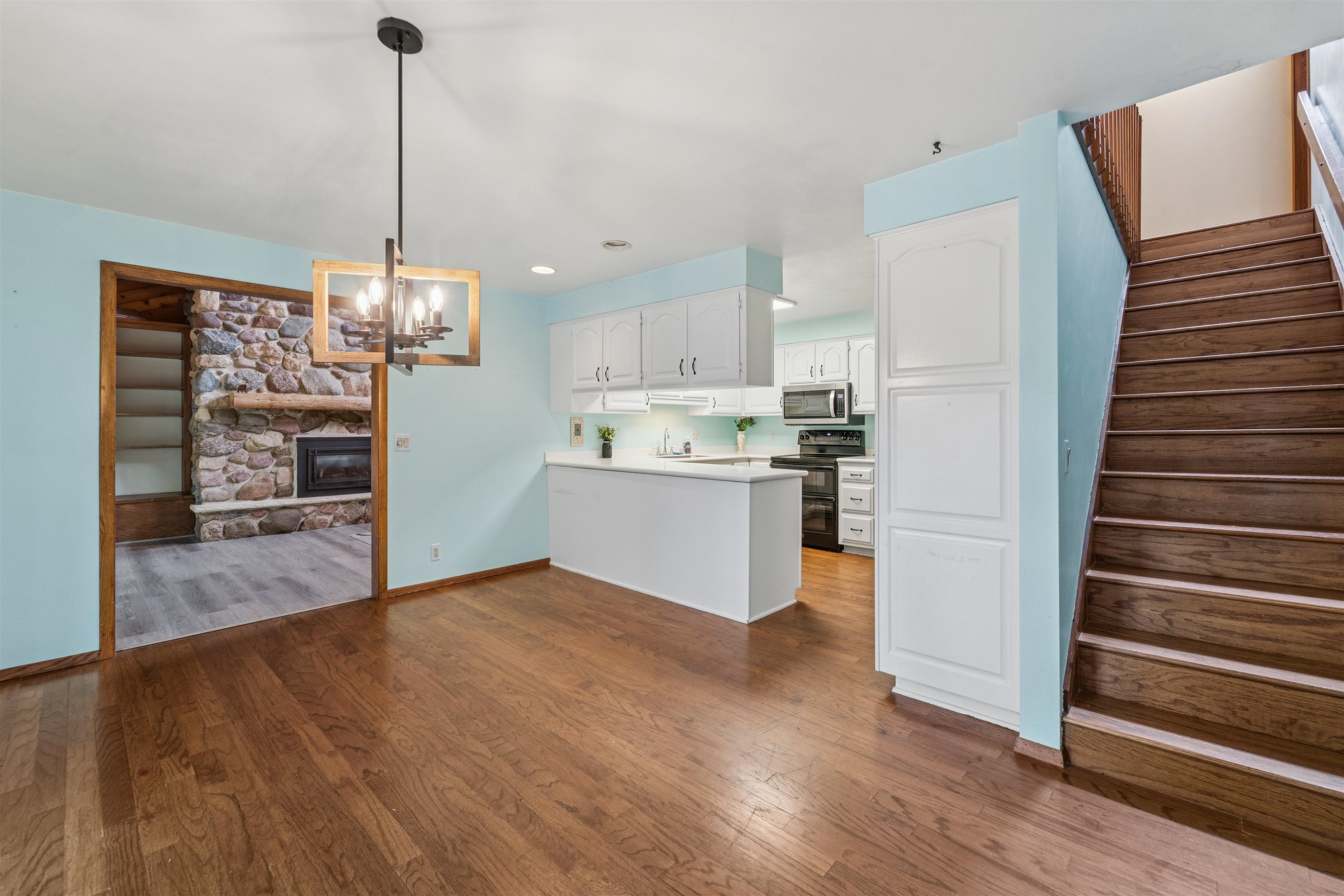1009 W 10TH Street