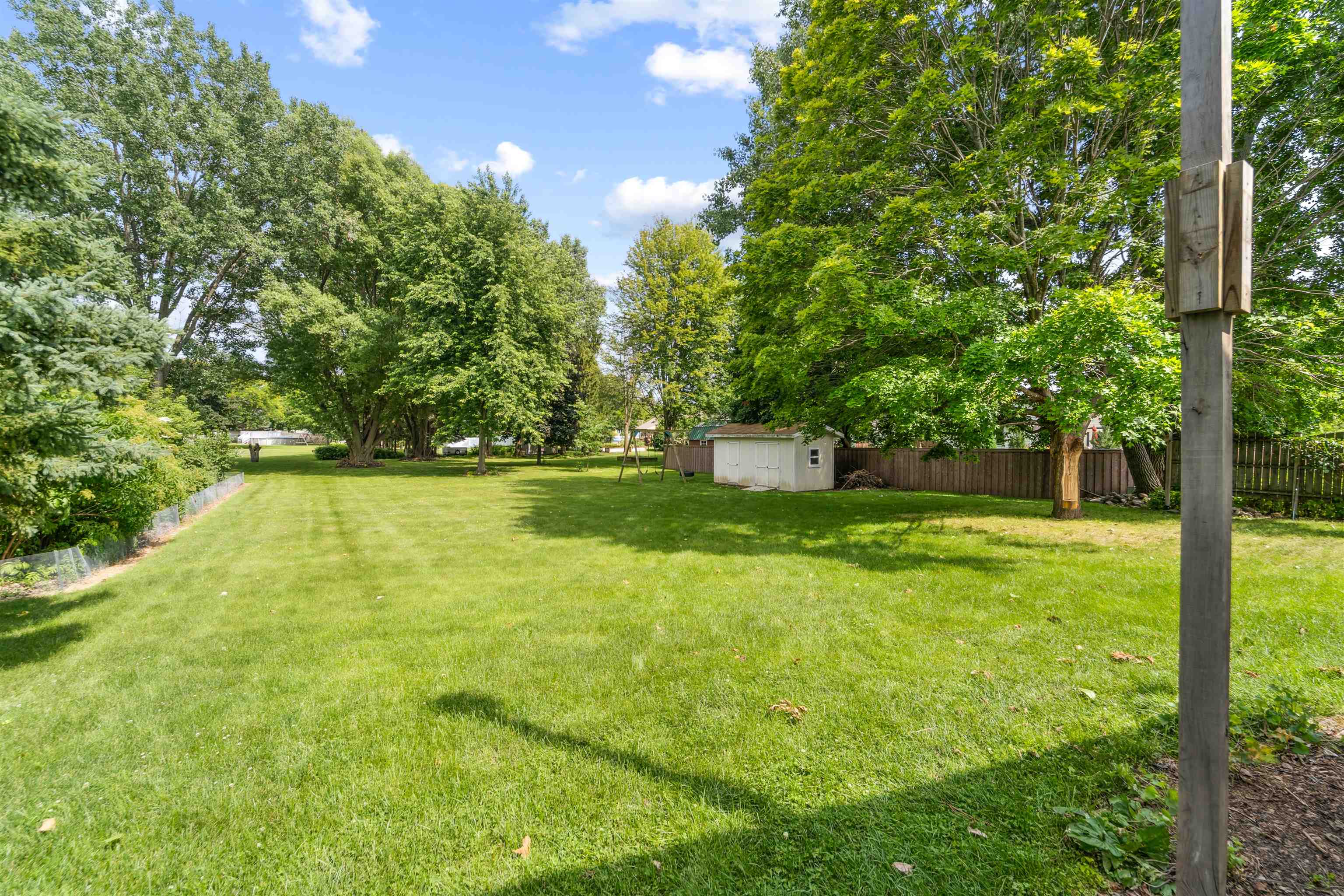N1402 HIGHGREEN Drive