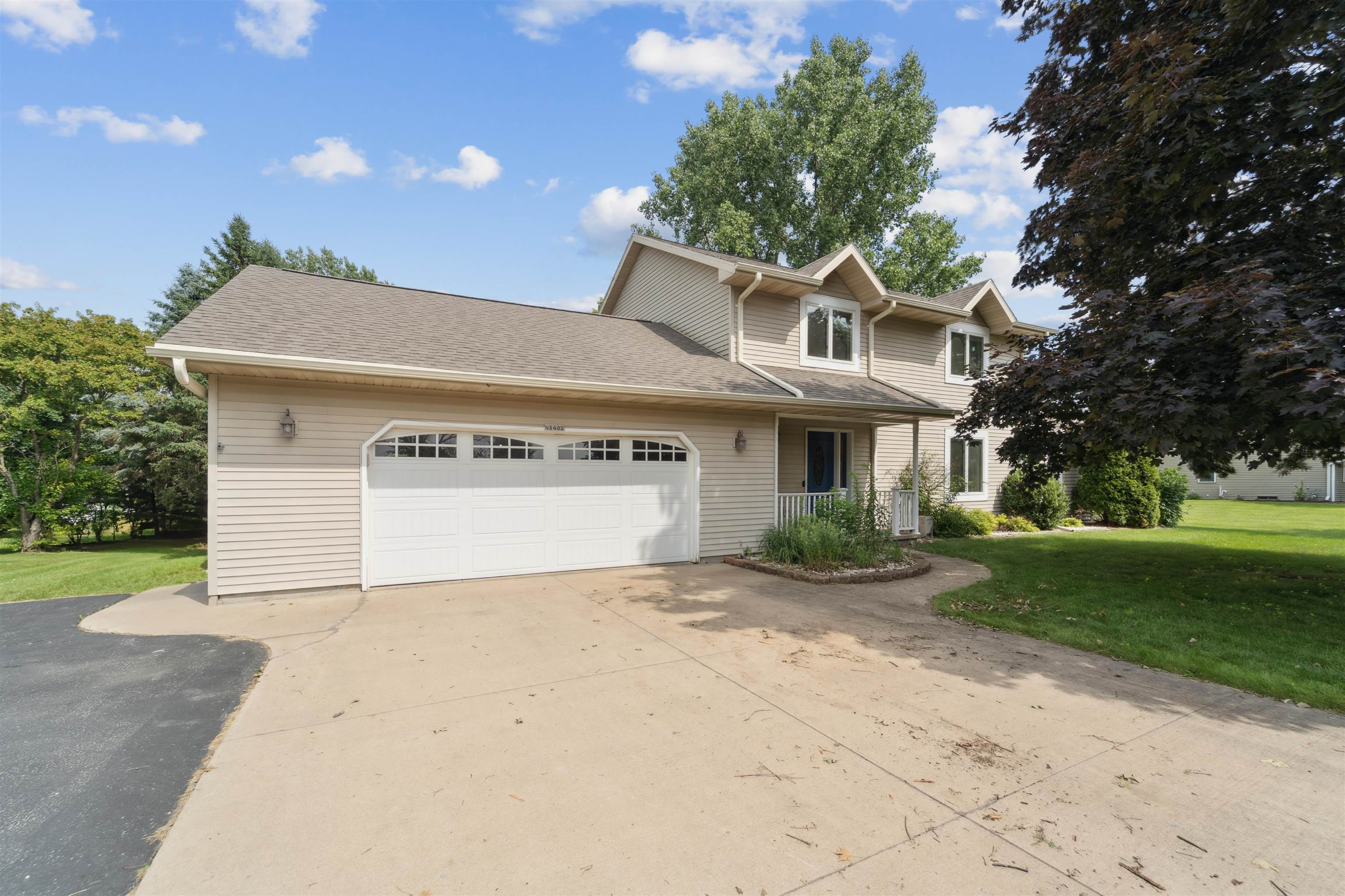 N1402 HIGHGREEN Drive