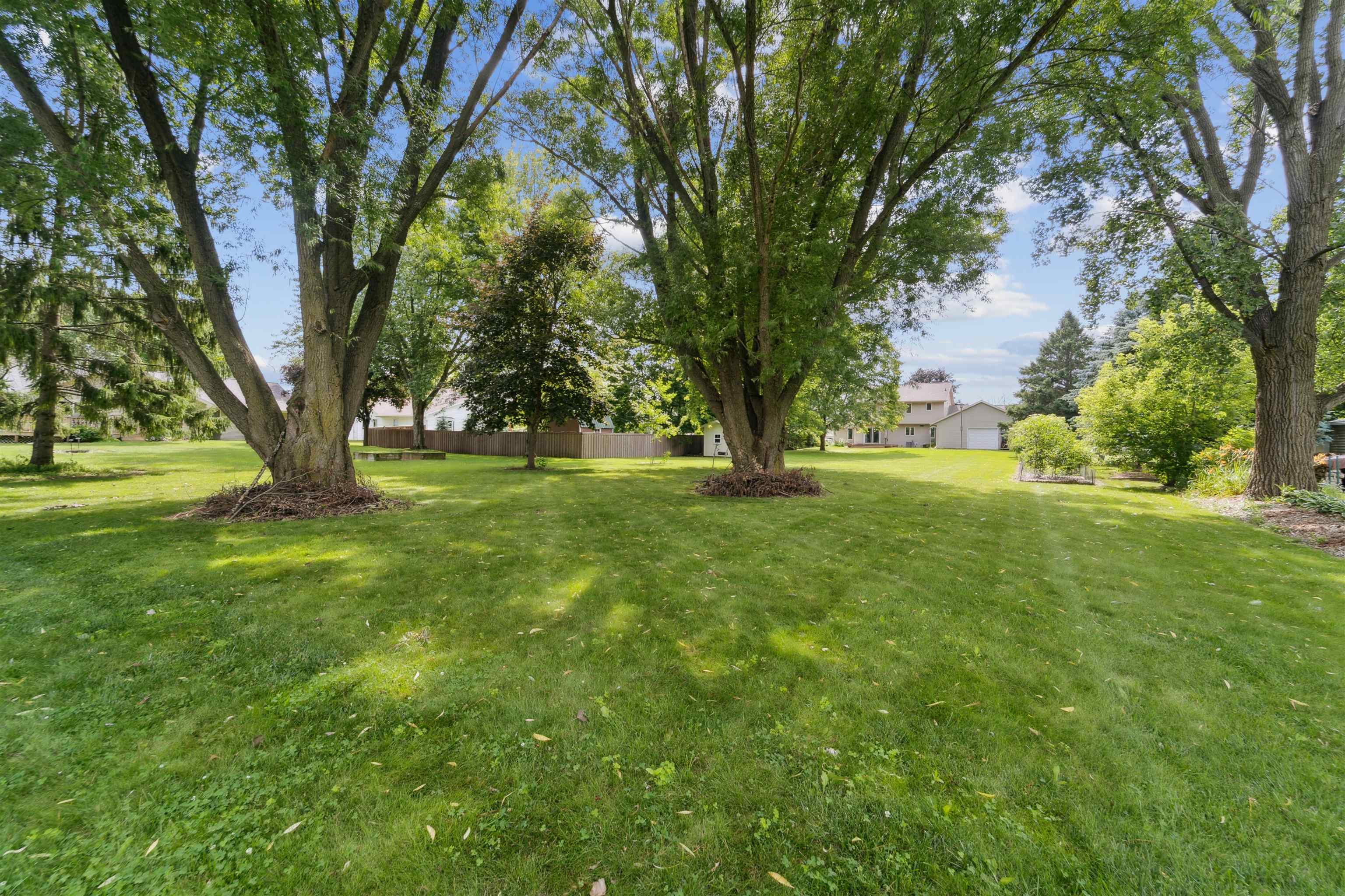 N1402 HIGHGREEN Drive