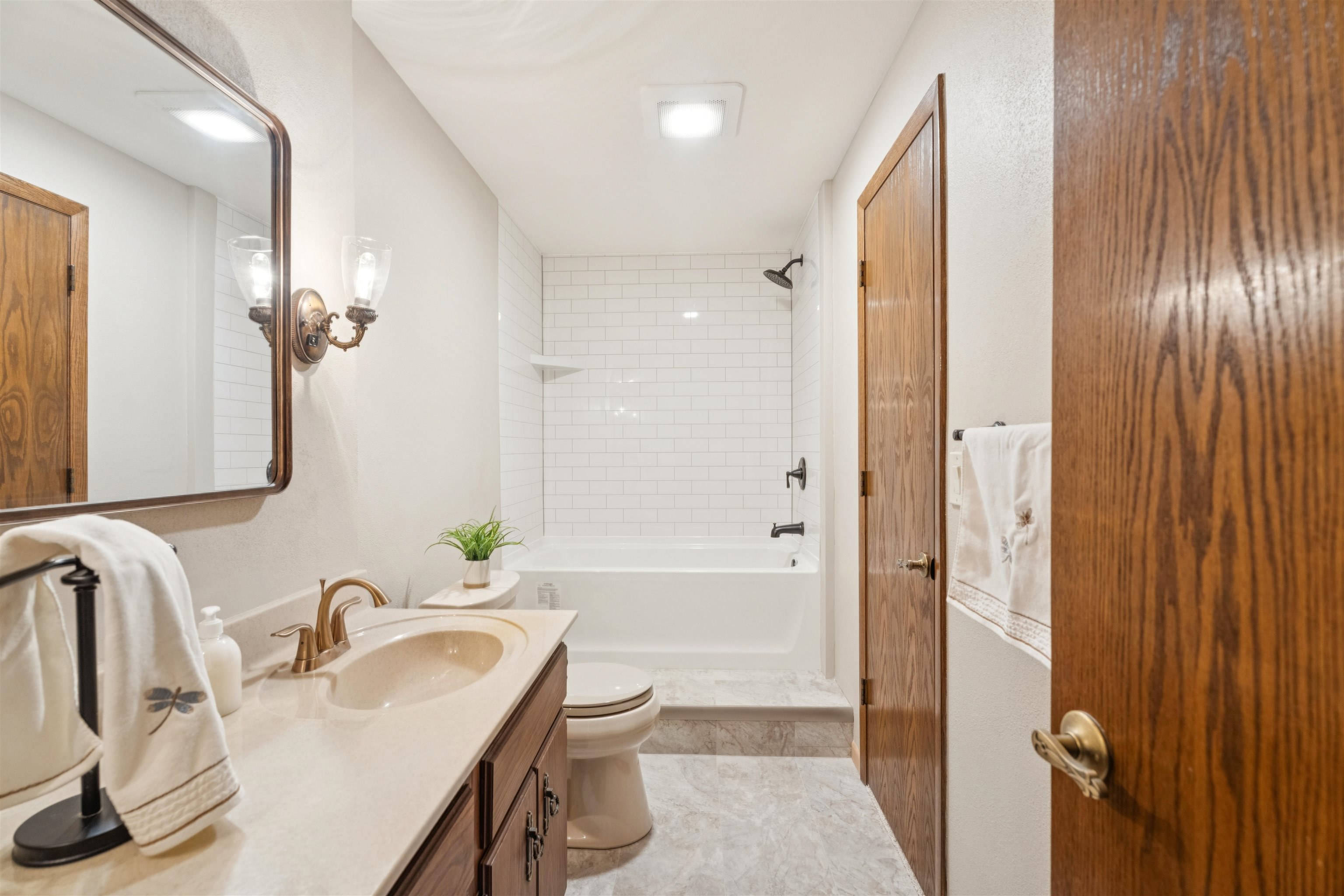 945 ELMWOOD Drive