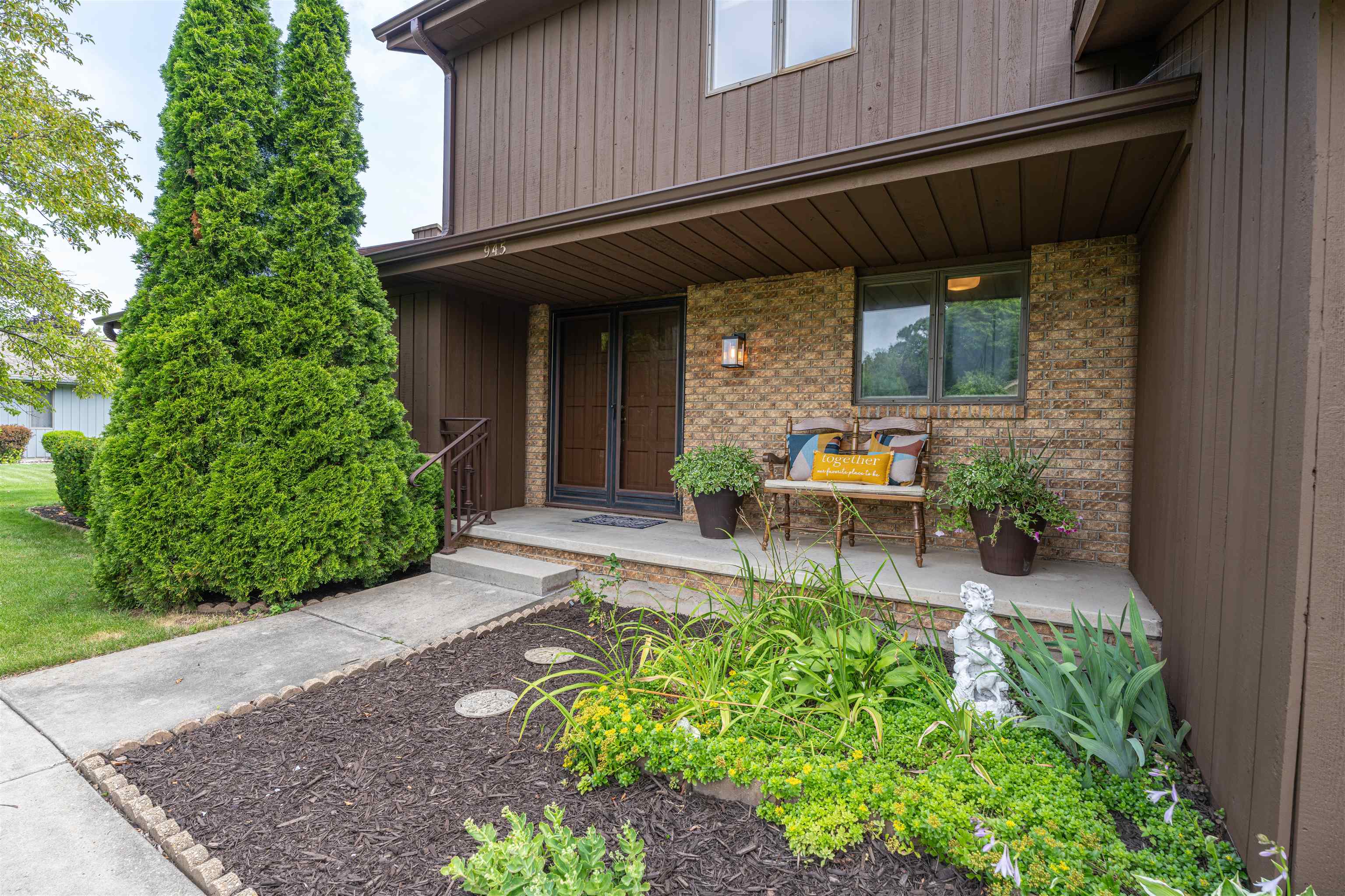 945 ELMWOOD Drive