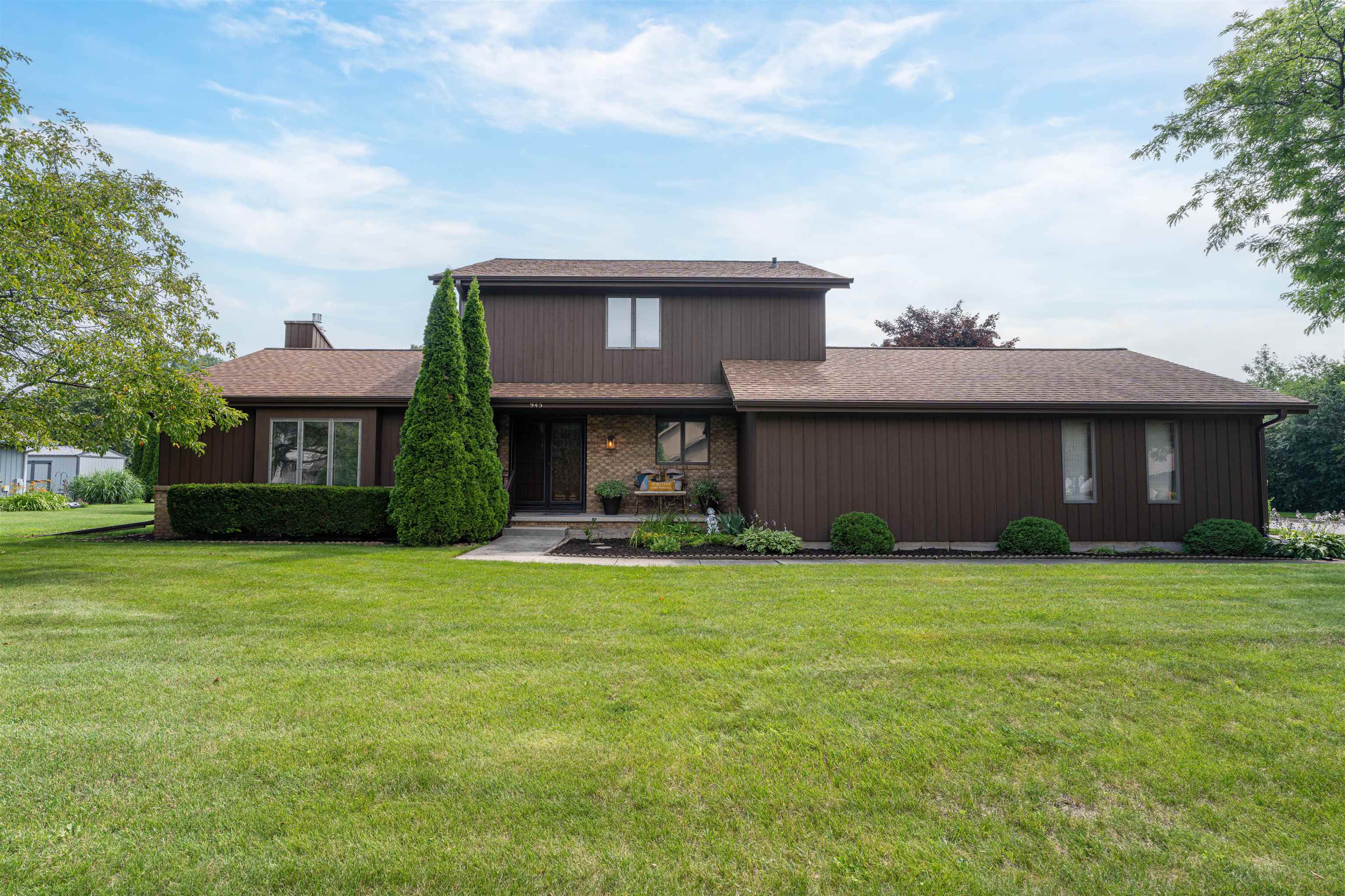 945 ELMWOOD Drive