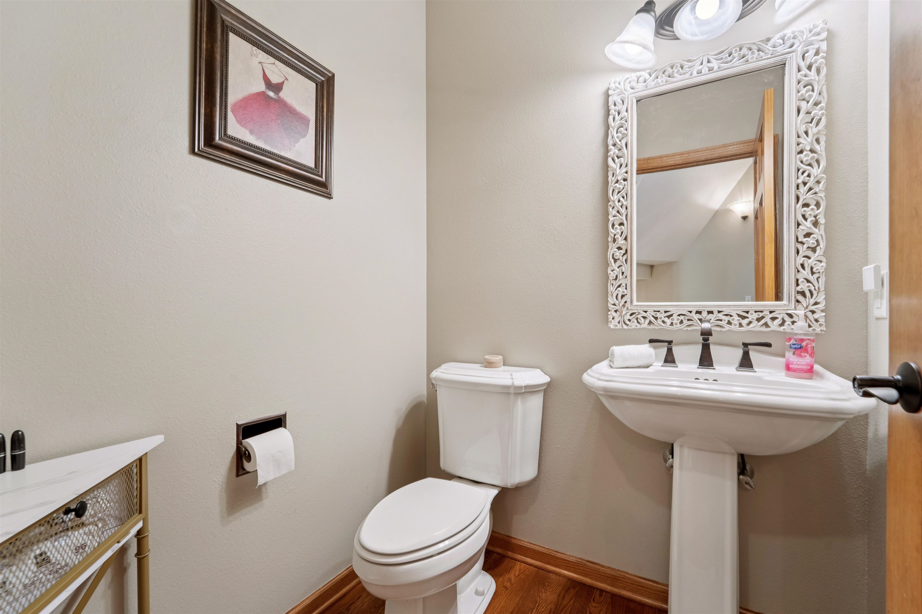 228 E THORNBROOK Lane