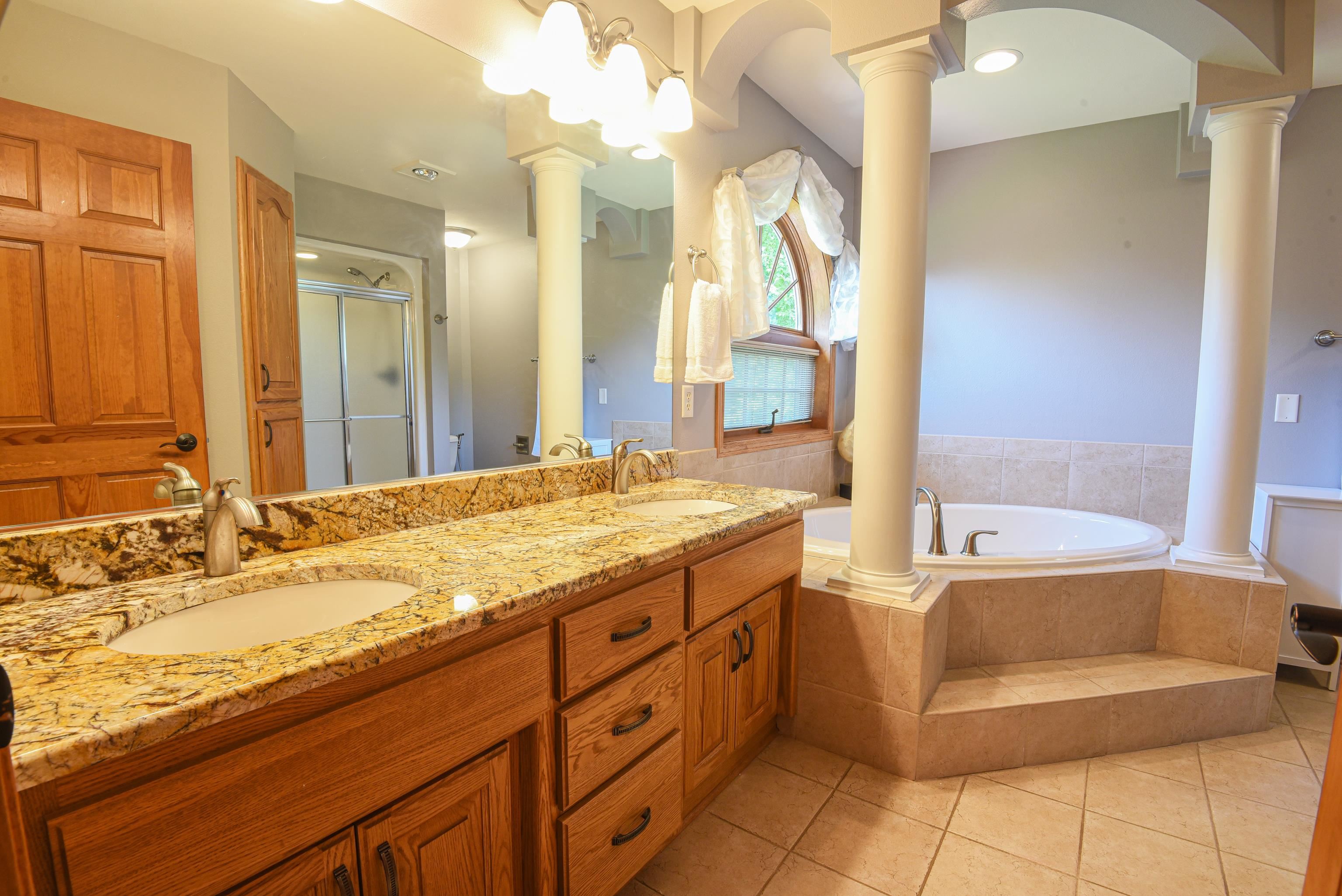228 E THORNBROOK Lane