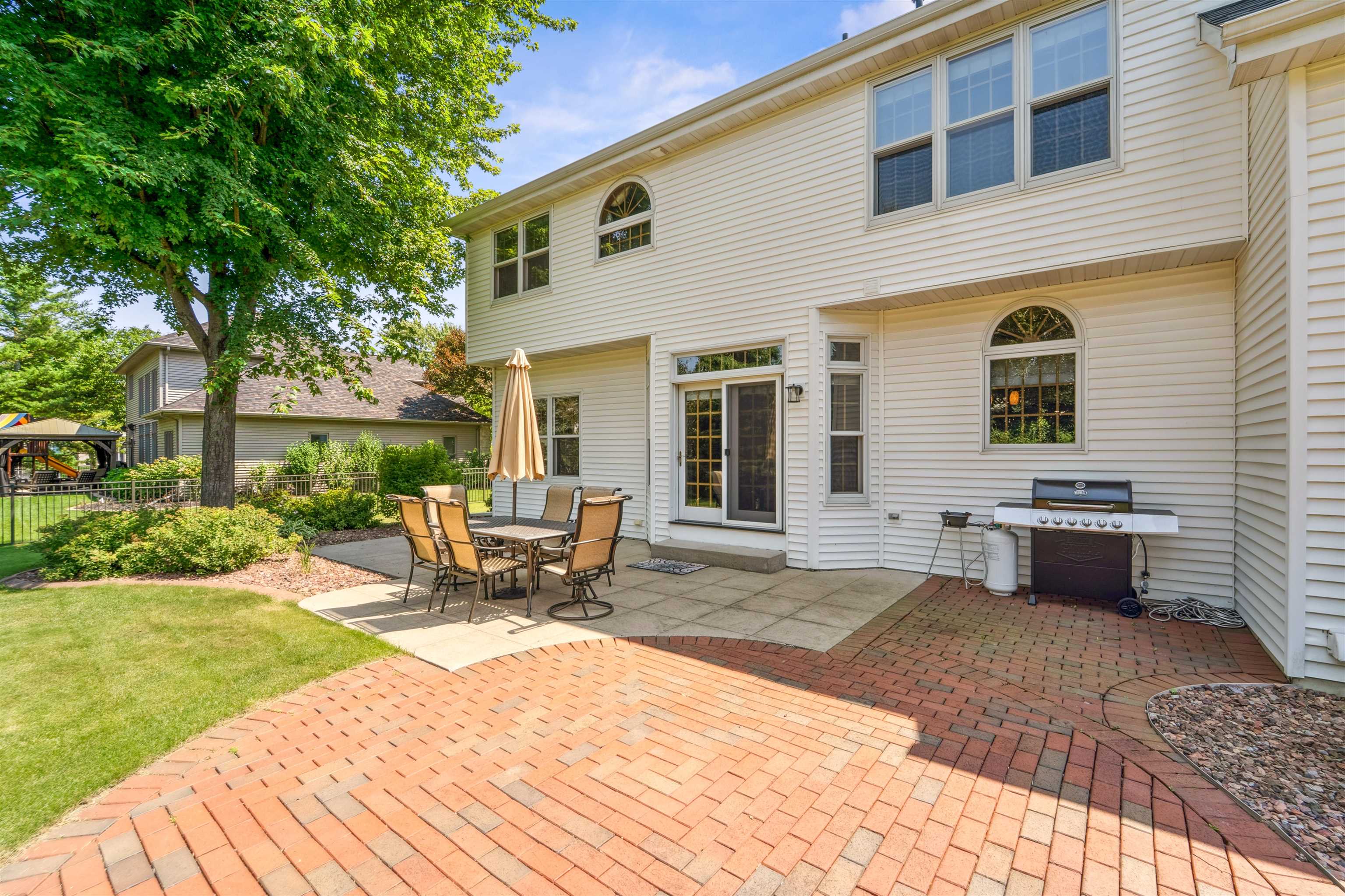 228 E THORNBROOK Lane
