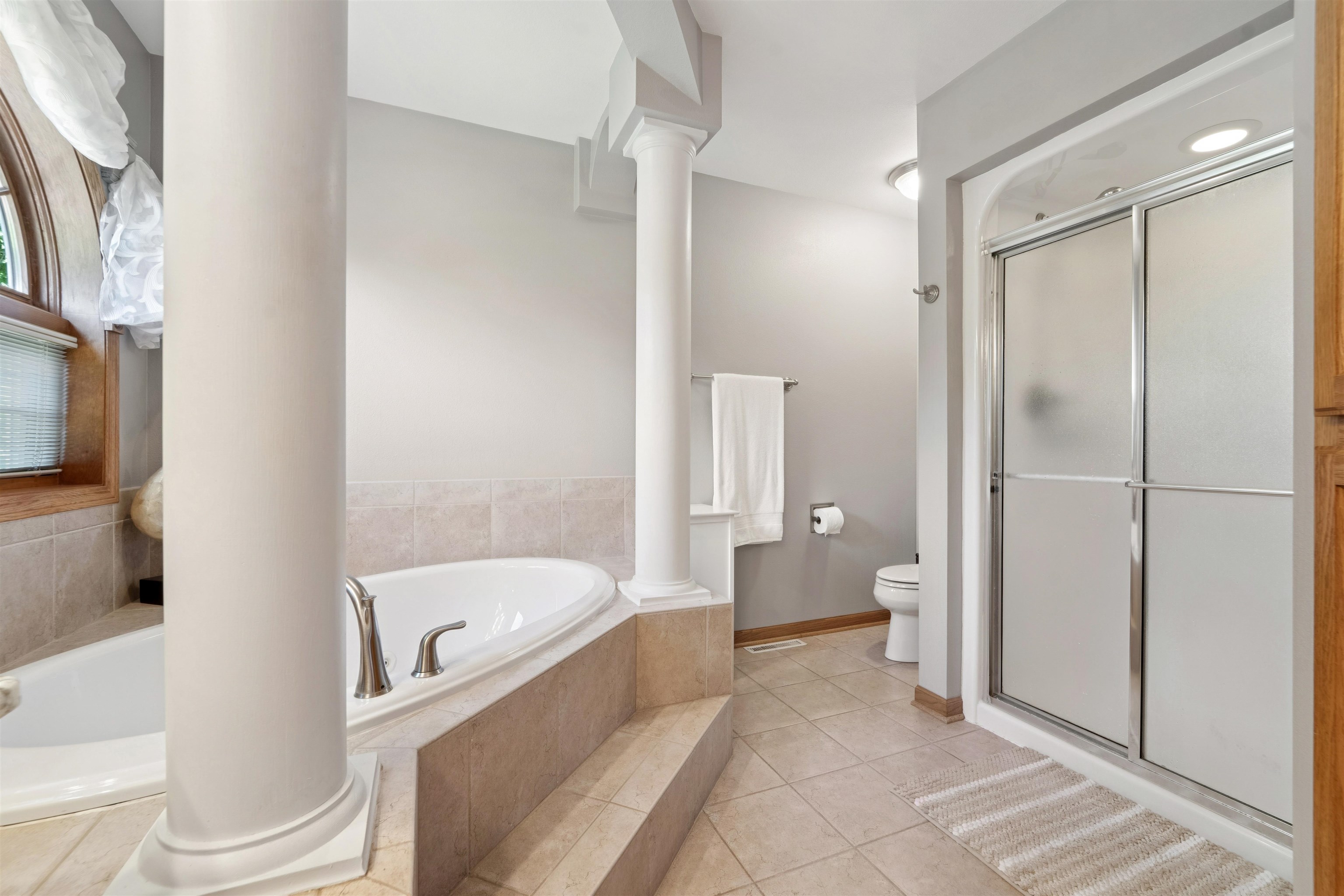 228 E THORNBROOK Lane