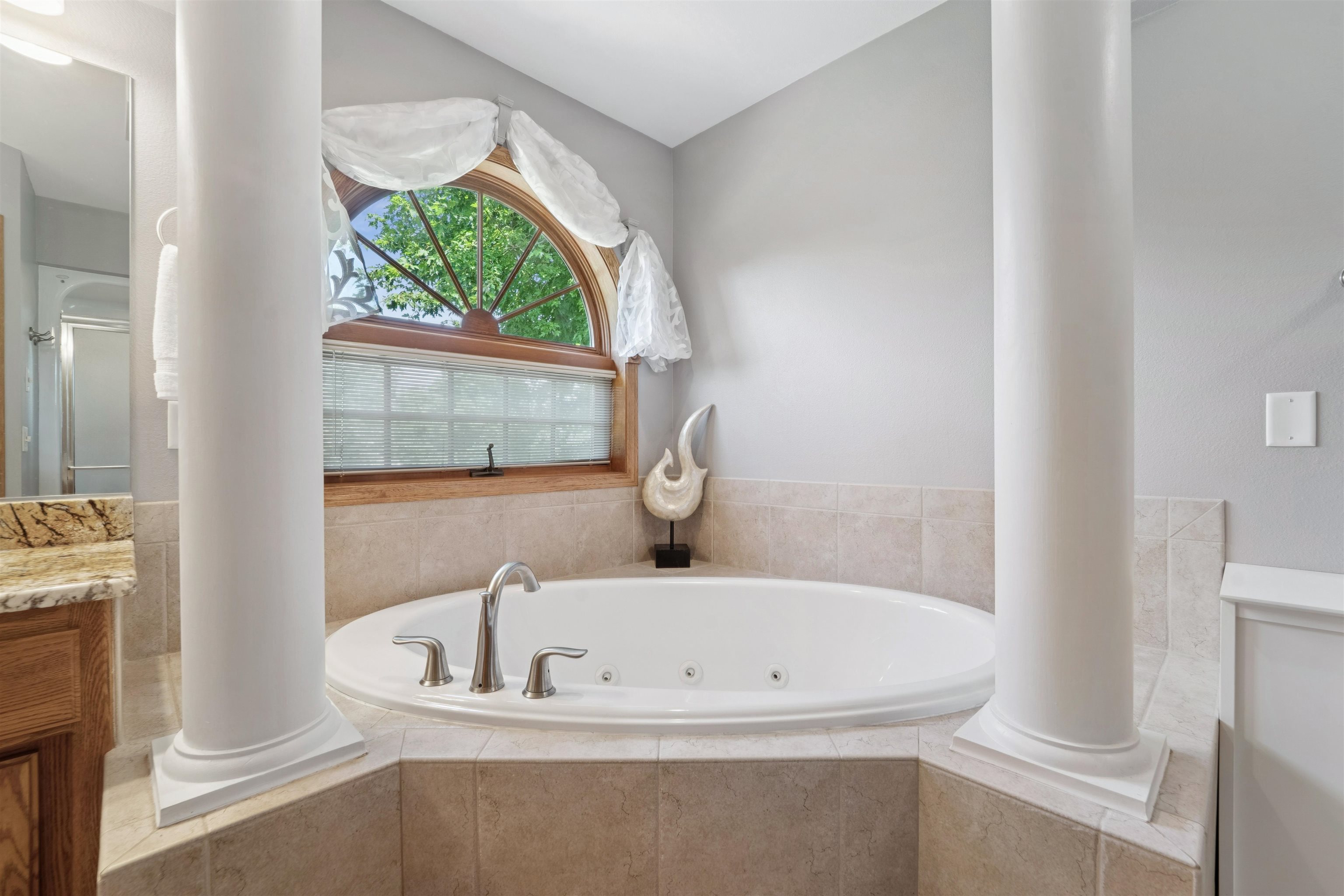 228 E THORNBROOK Lane
