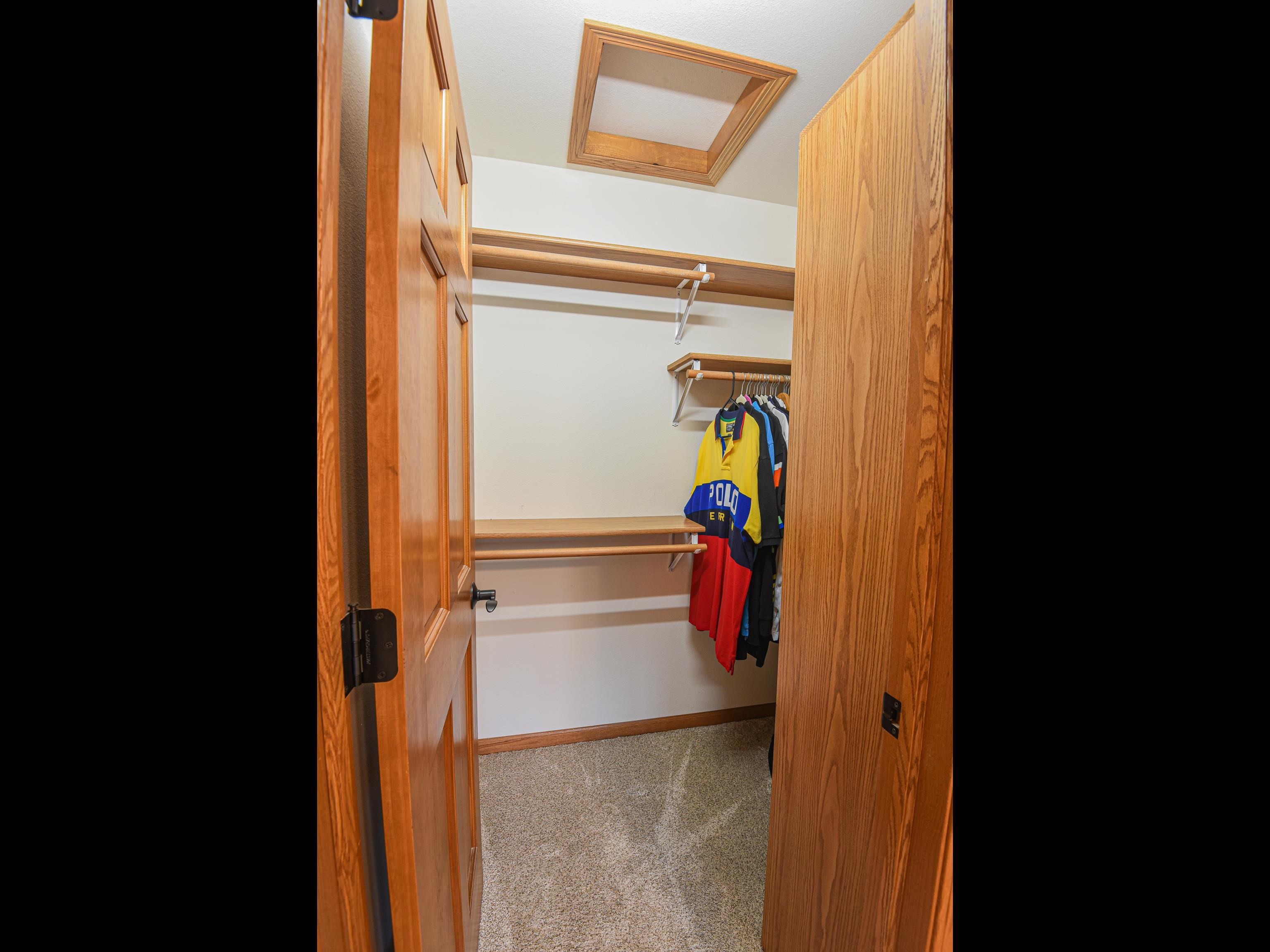 228 E THORNBROOK Lane