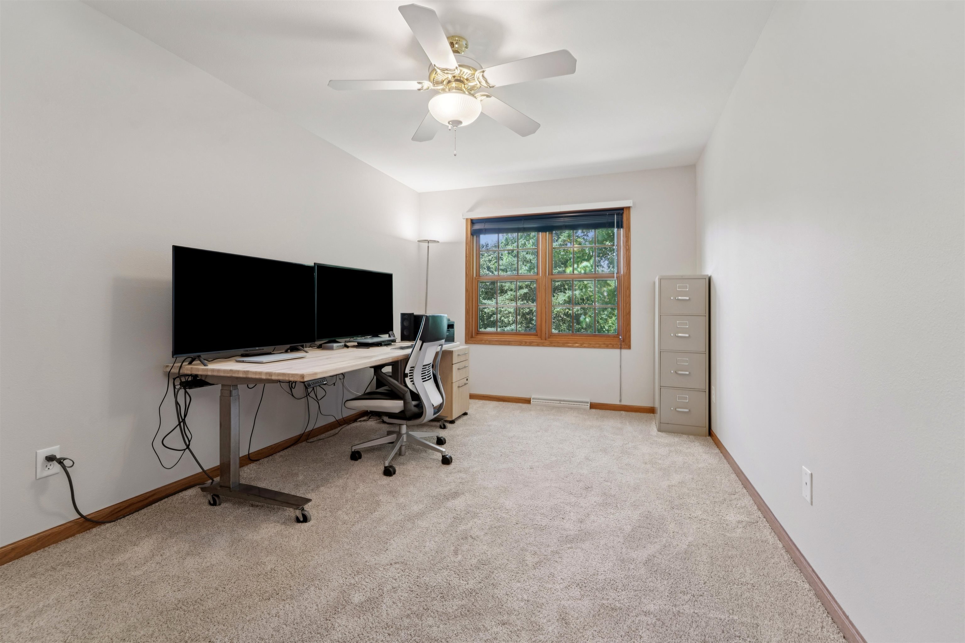 228 E THORNBROOK Lane
