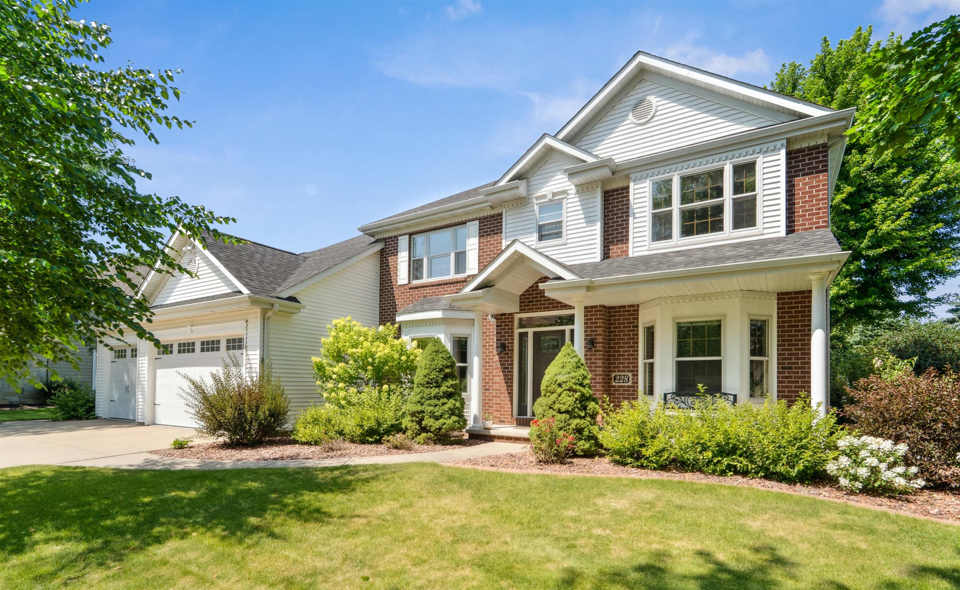 228 E THORNBROOK Lane