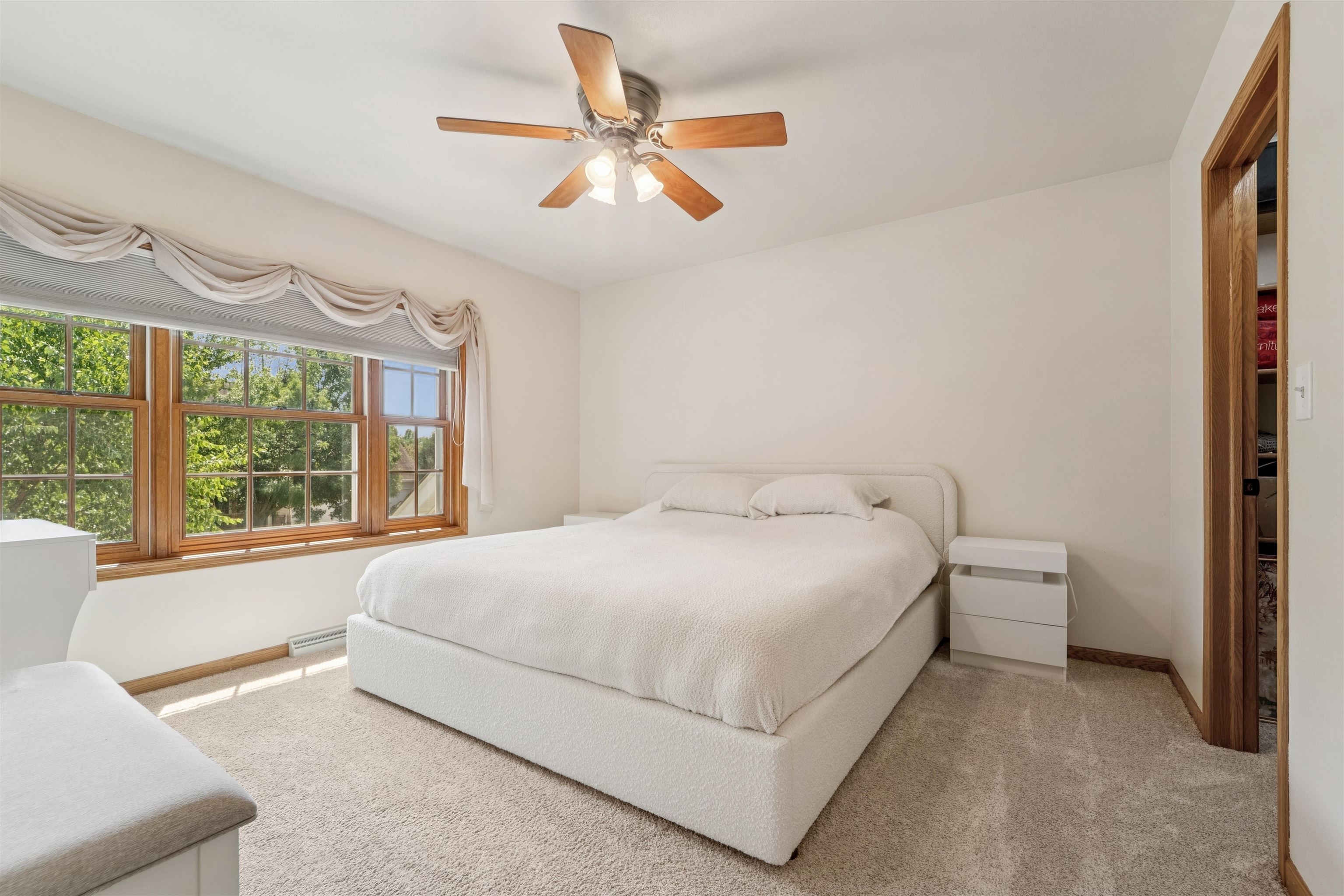 228 E THORNBROOK Lane