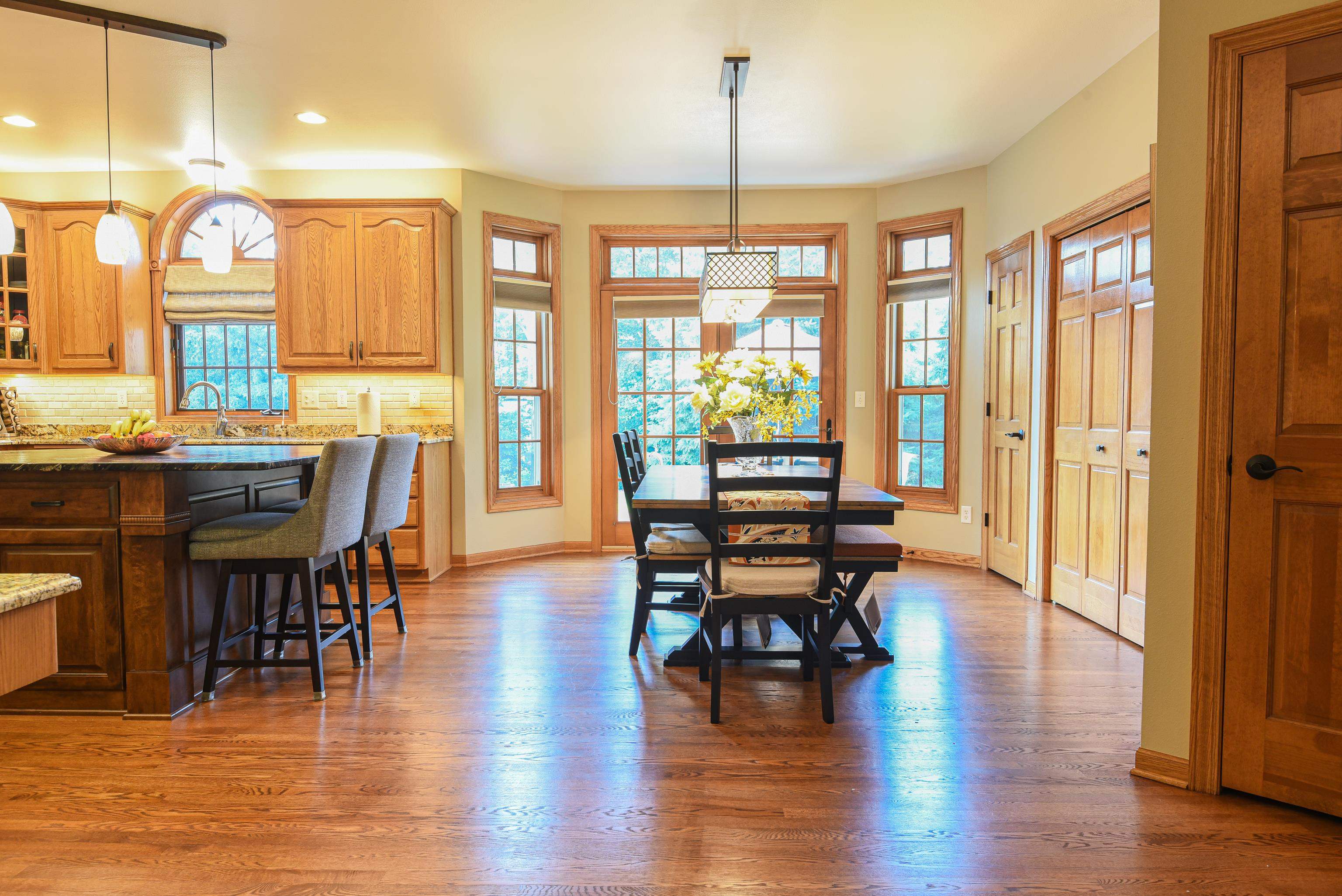 228 E THORNBROOK Lane