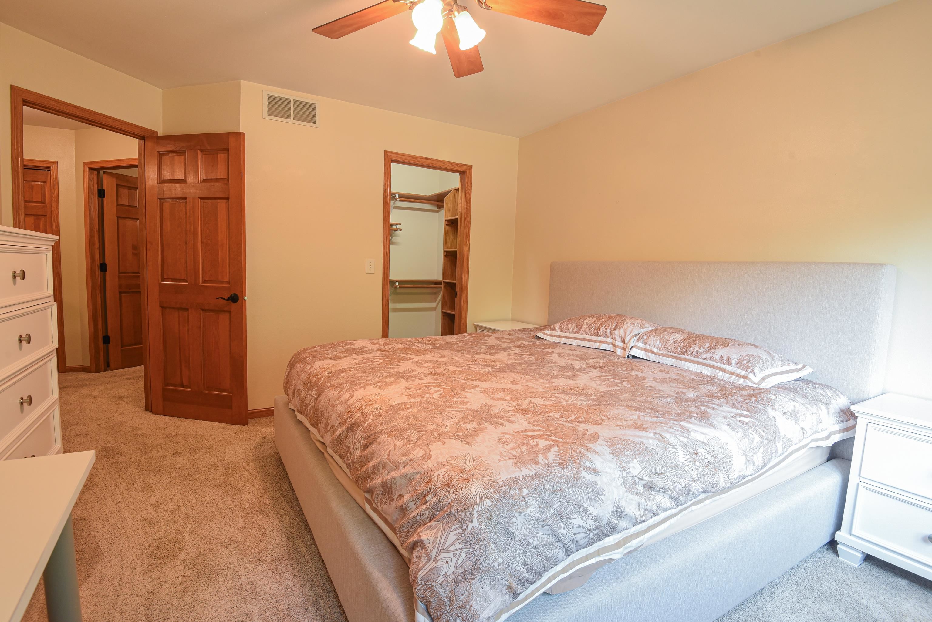 228 E THORNBROOK Lane