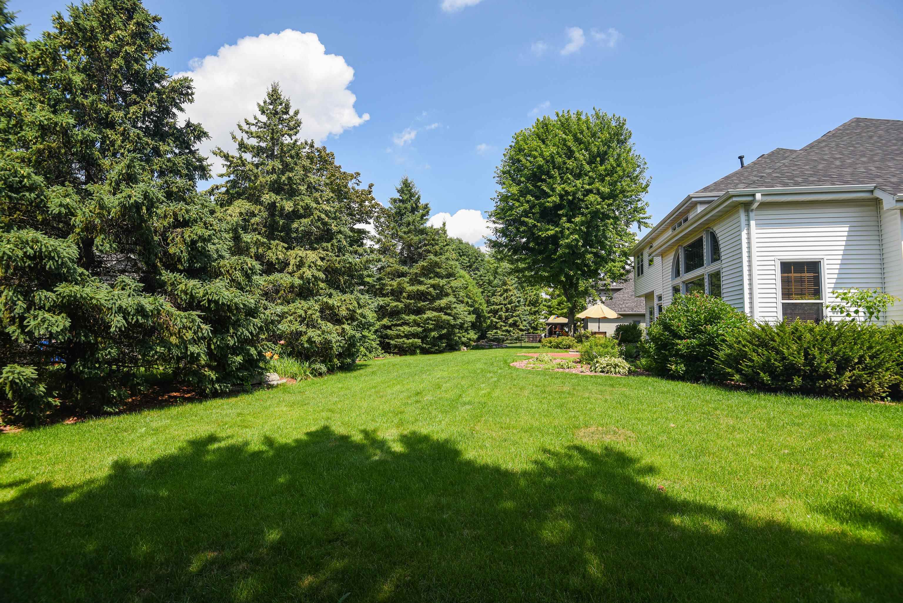 228 E THORNBROOK Lane
