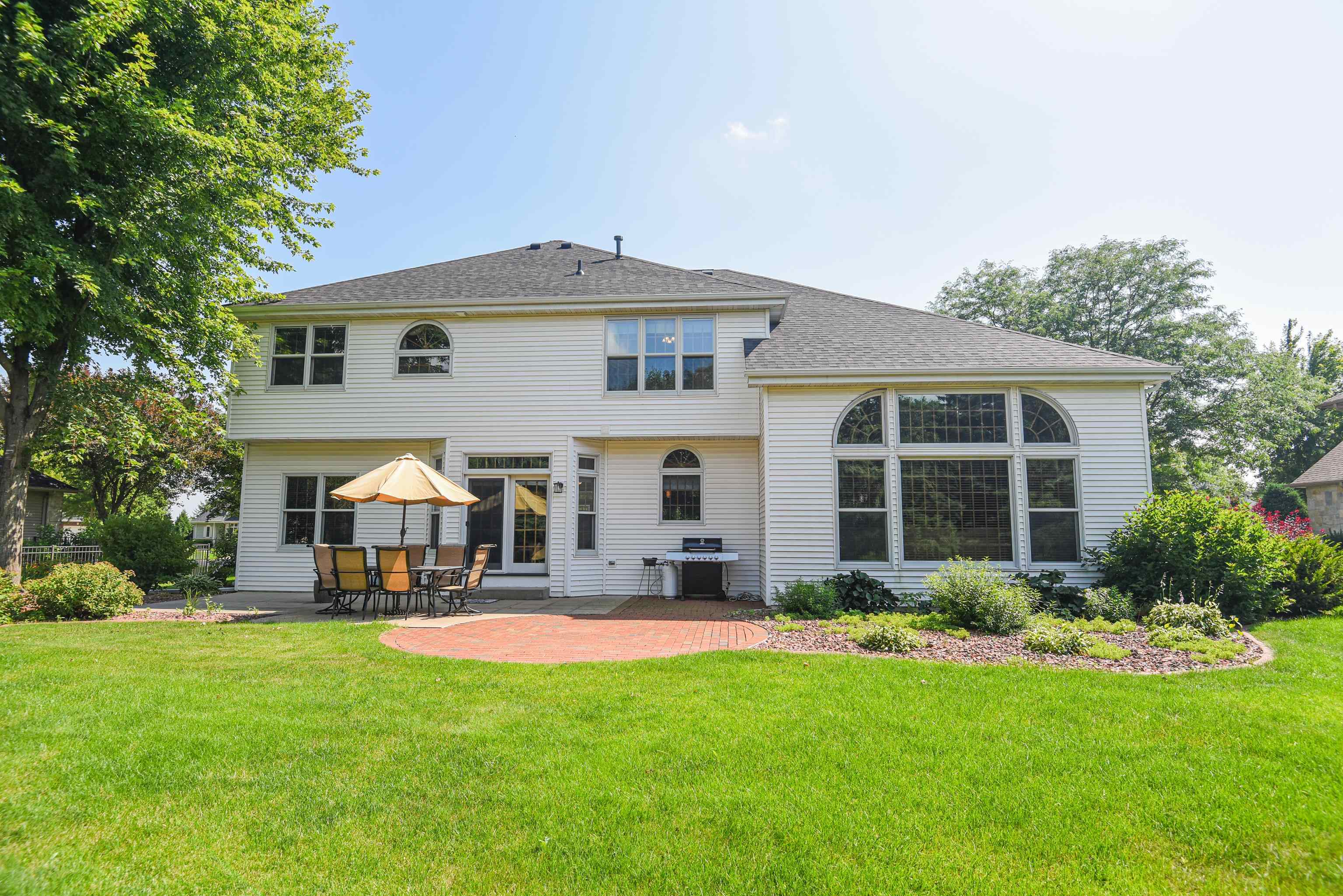 228 E THORNBROOK Lane