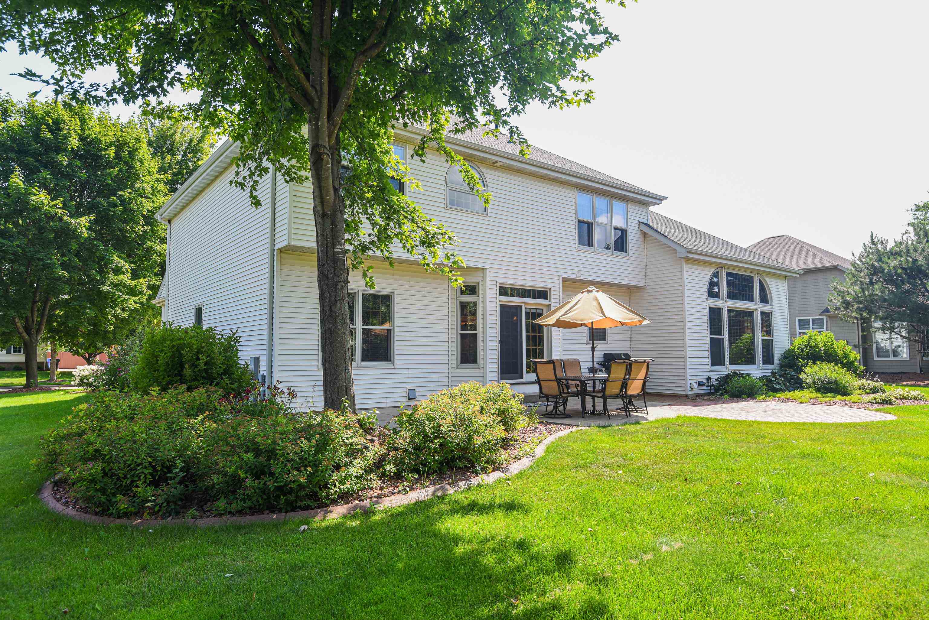 228 E THORNBROOK Lane
