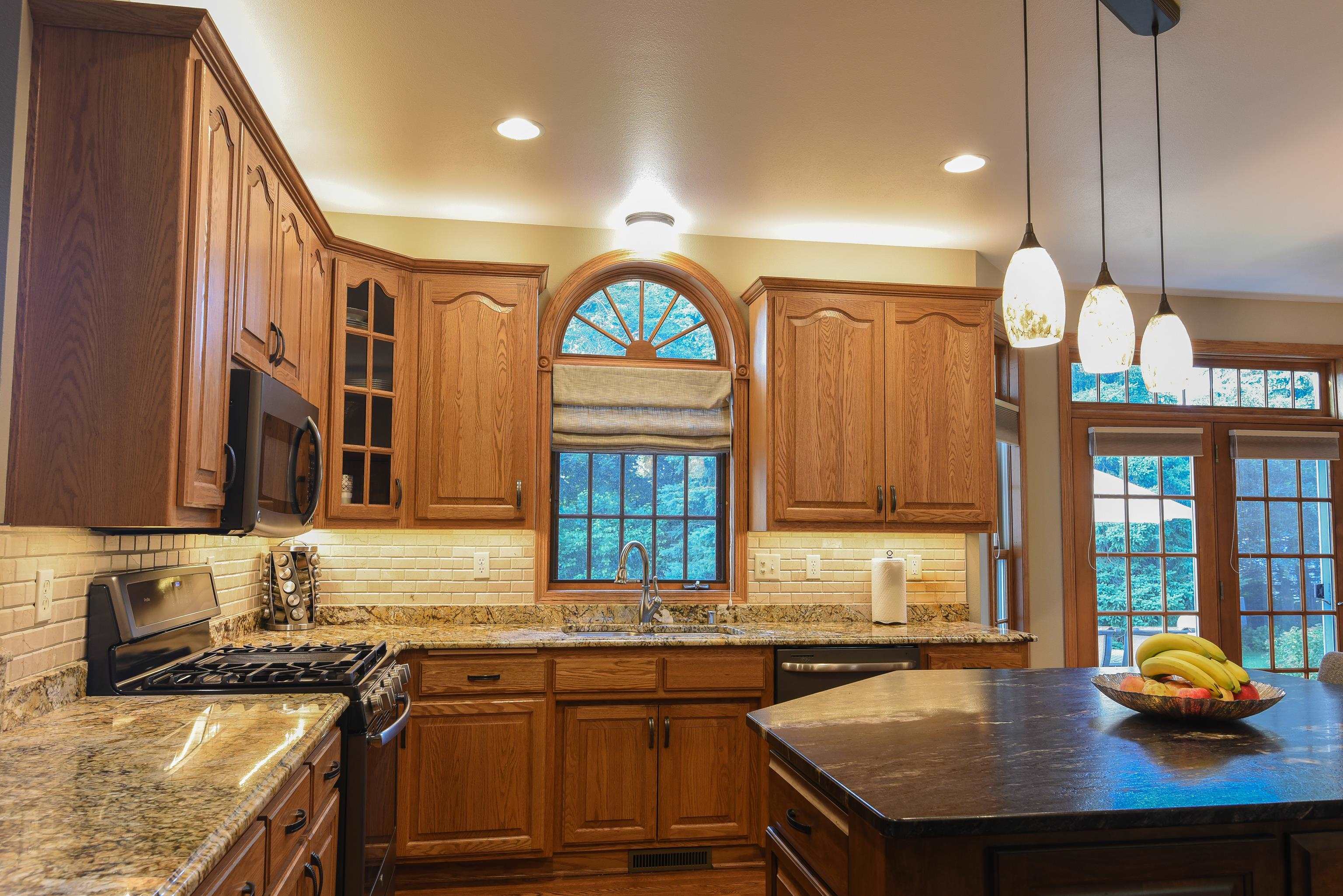 228 E THORNBROOK Lane