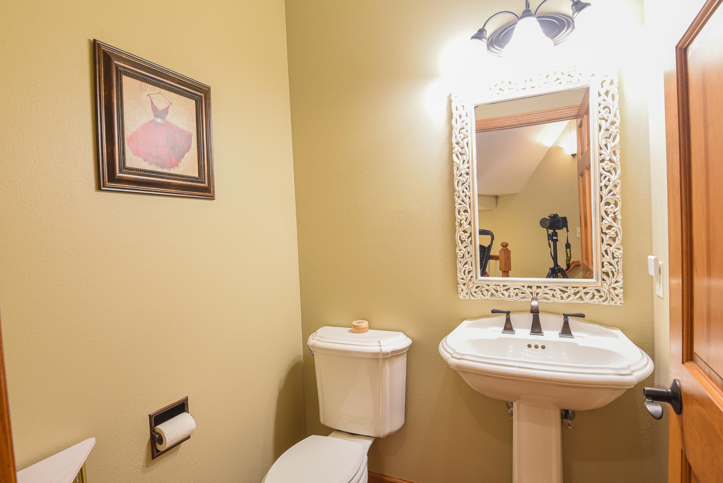 228 E THORNBROOK Lane