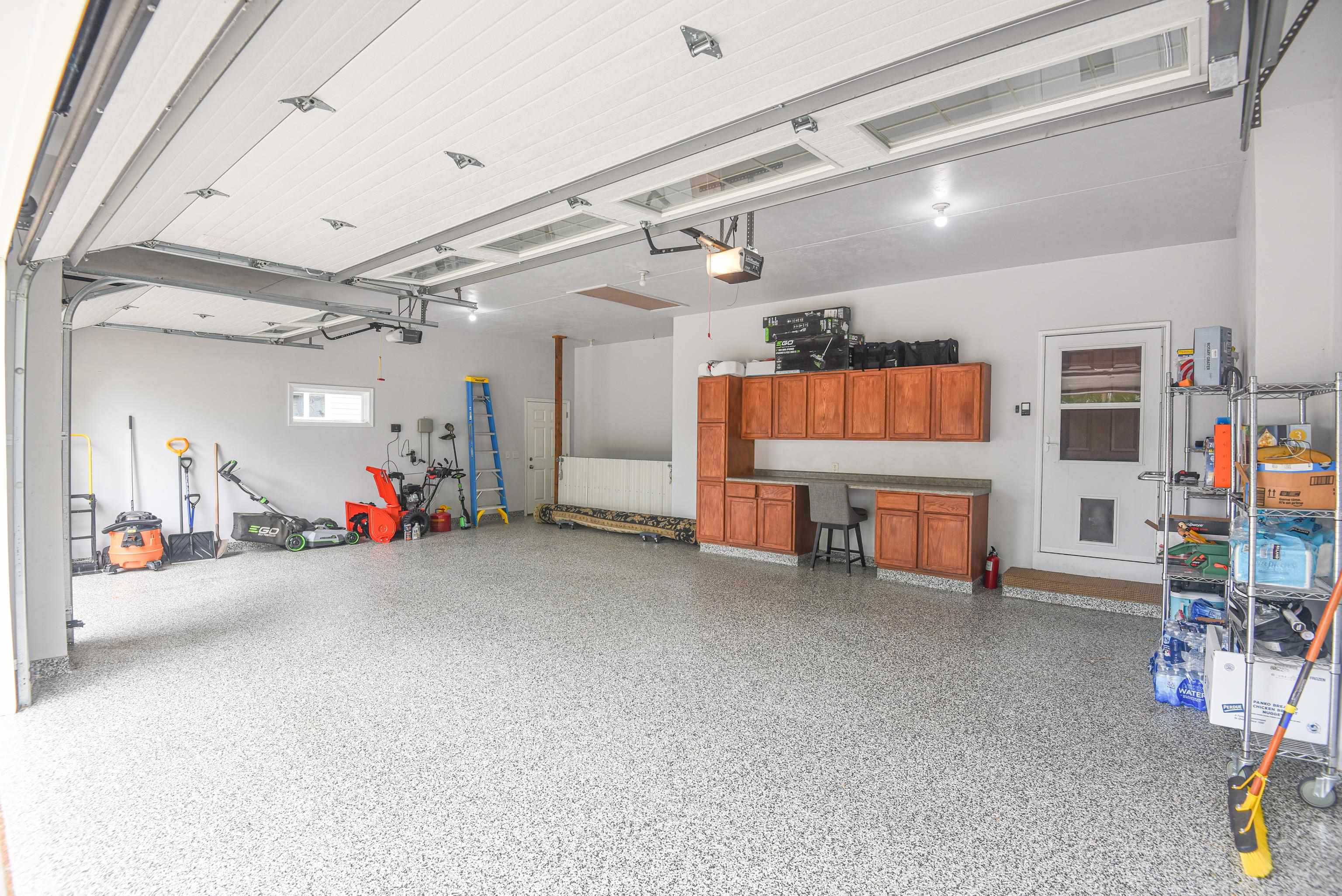 228 E THORNBROOK Lane