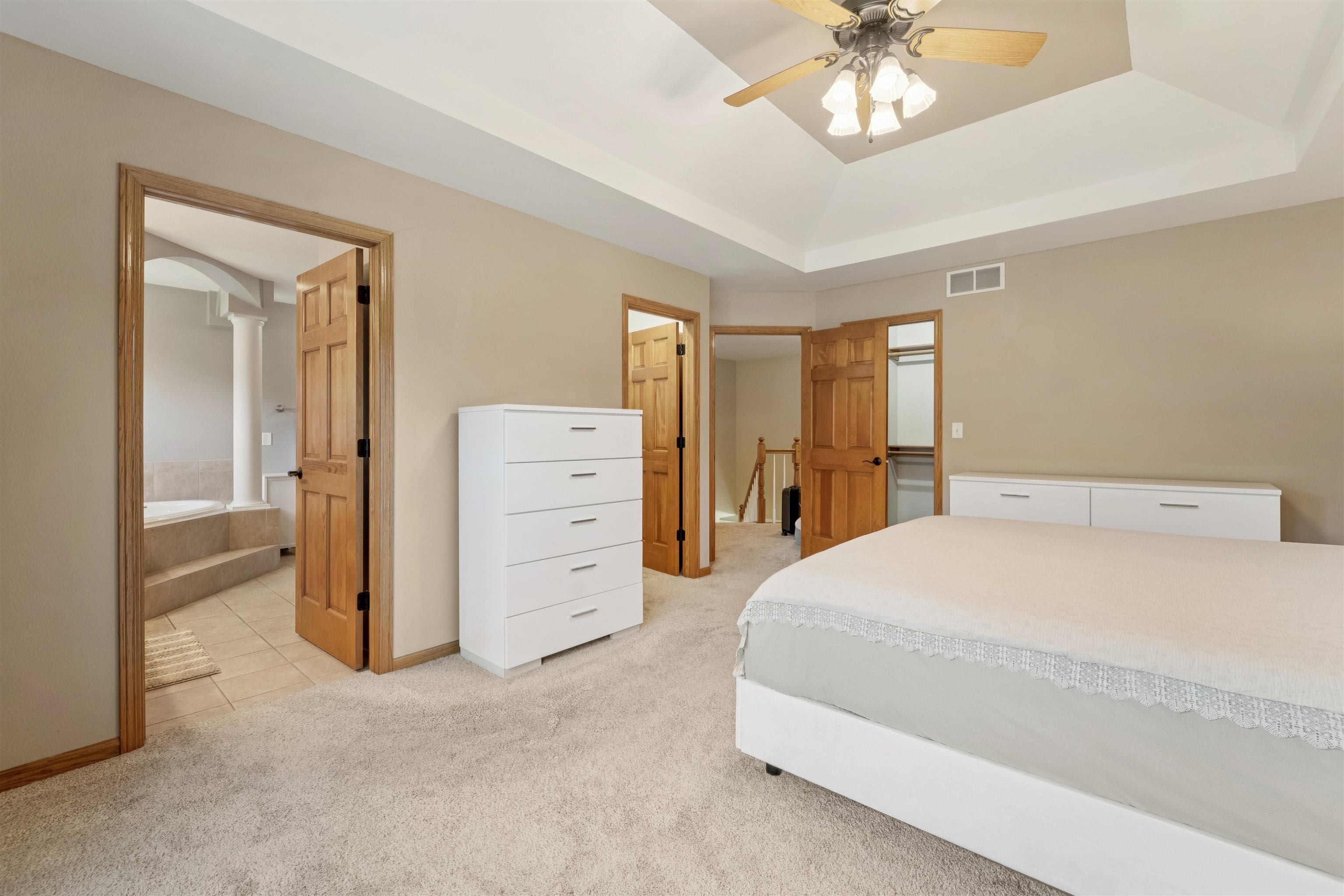 228 E THORNBROOK Lane
