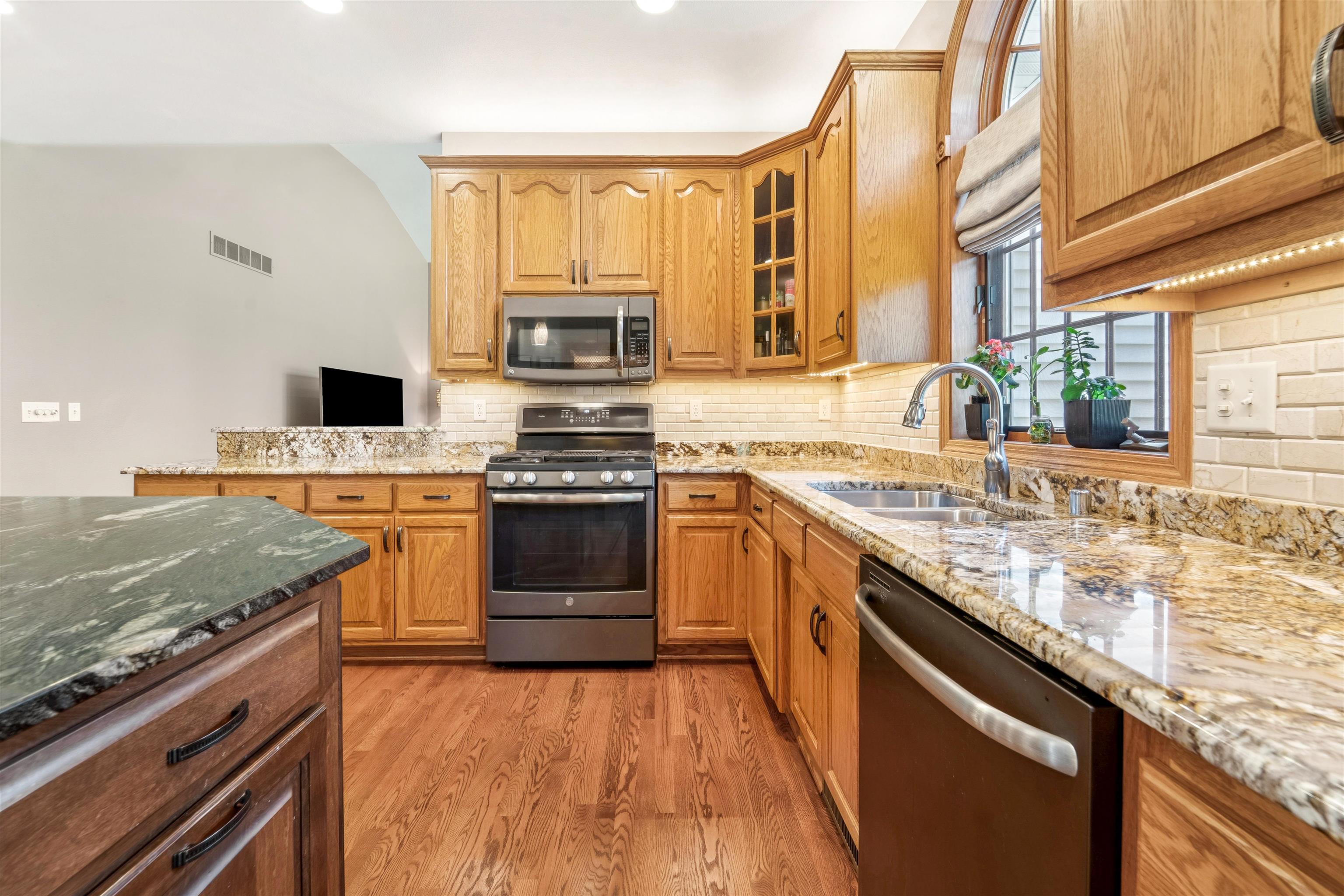 228 E THORNBROOK Lane