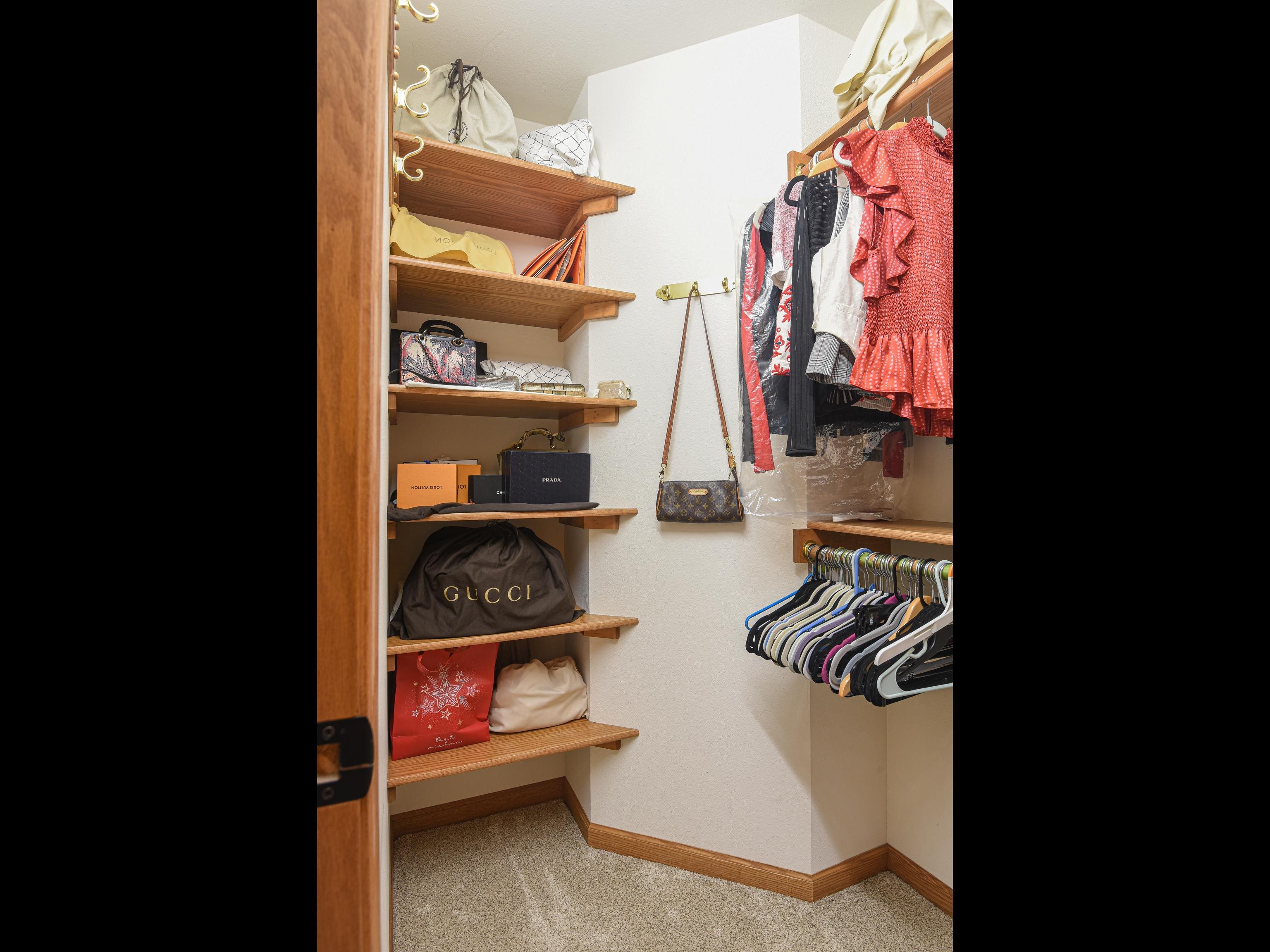 228 E THORNBROOK Lane
