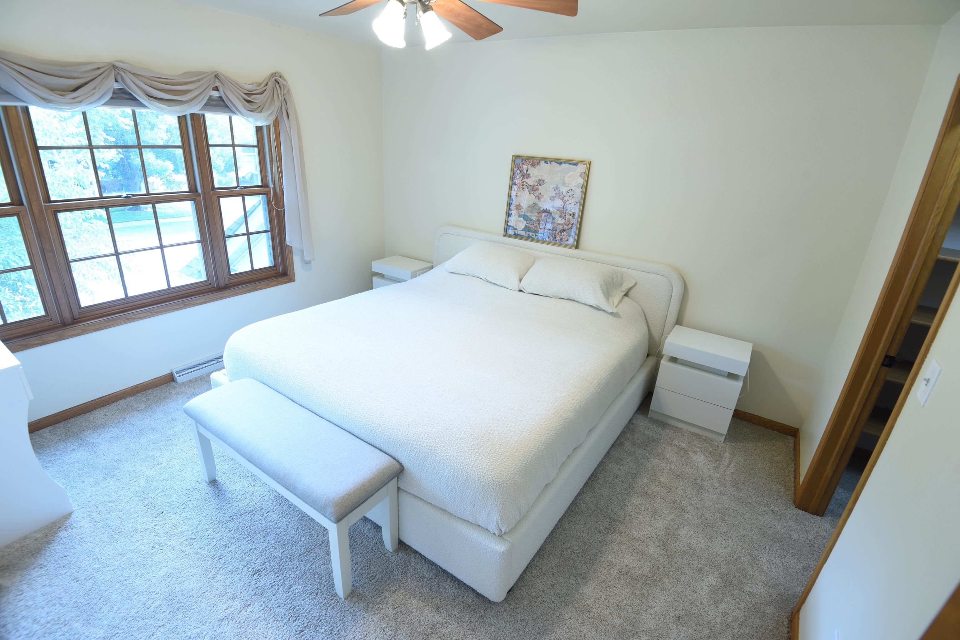 228 E THORNBROOK Lane