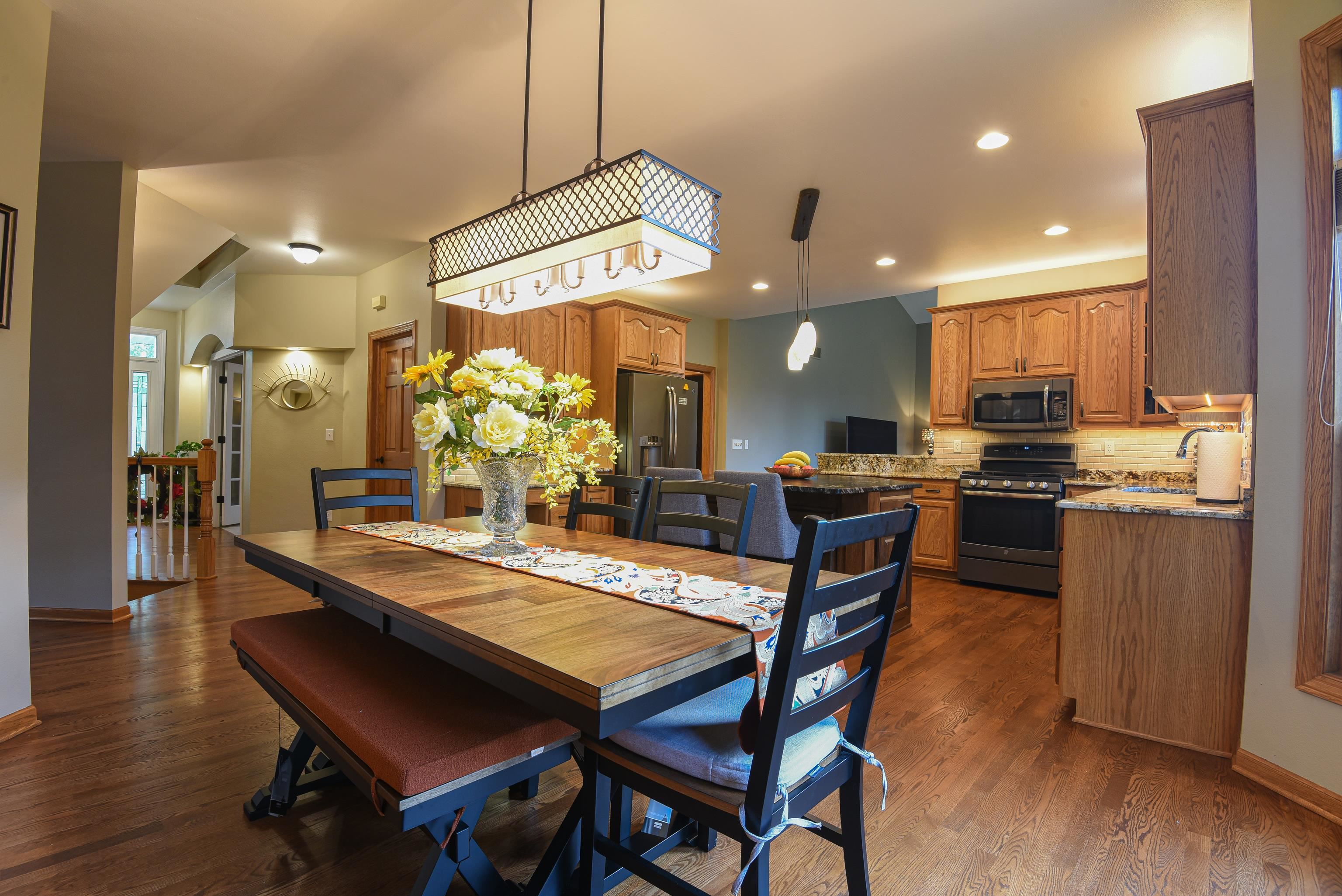 228 E THORNBROOK Lane
