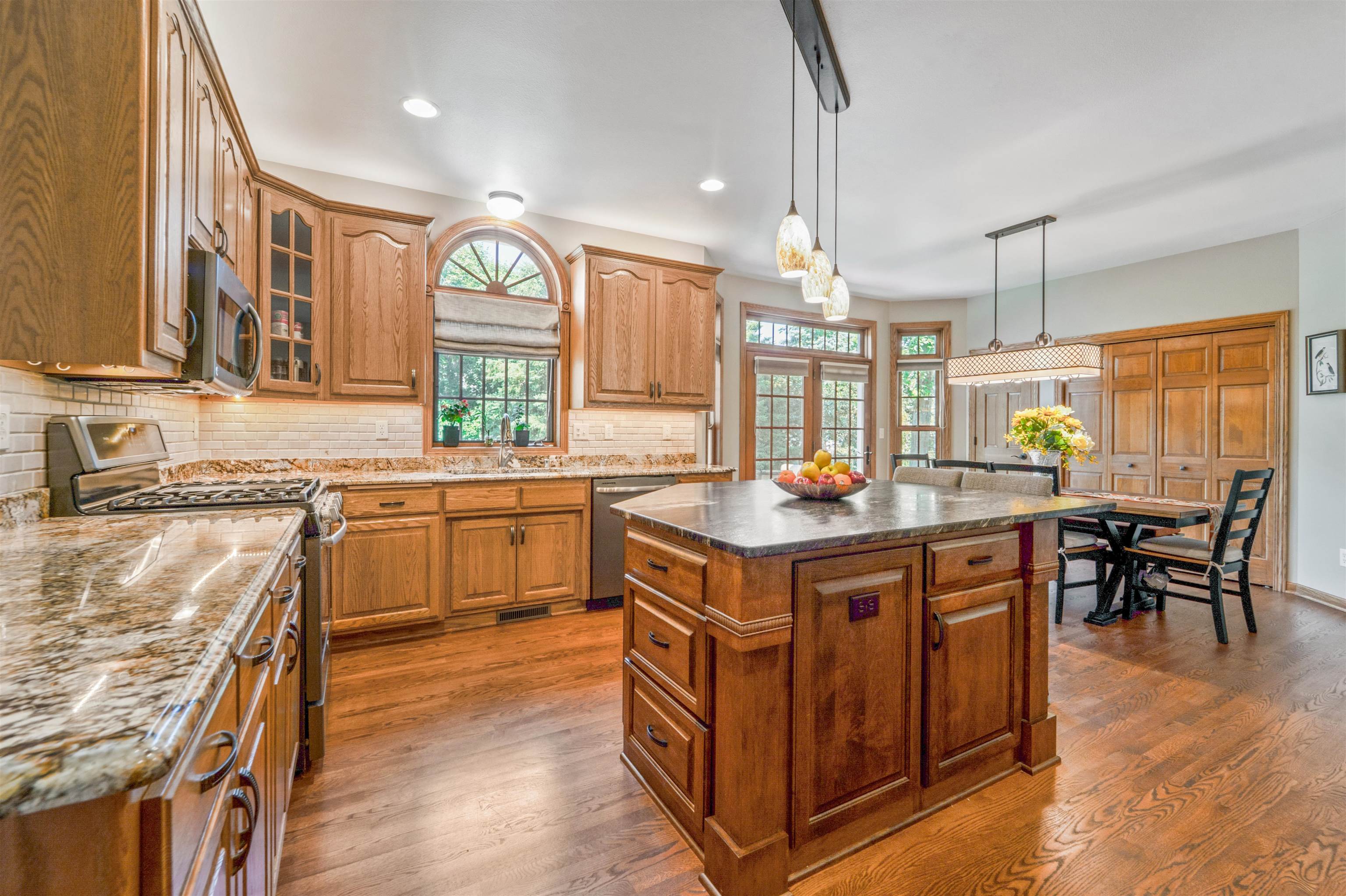 228 E THORNBROOK Lane
