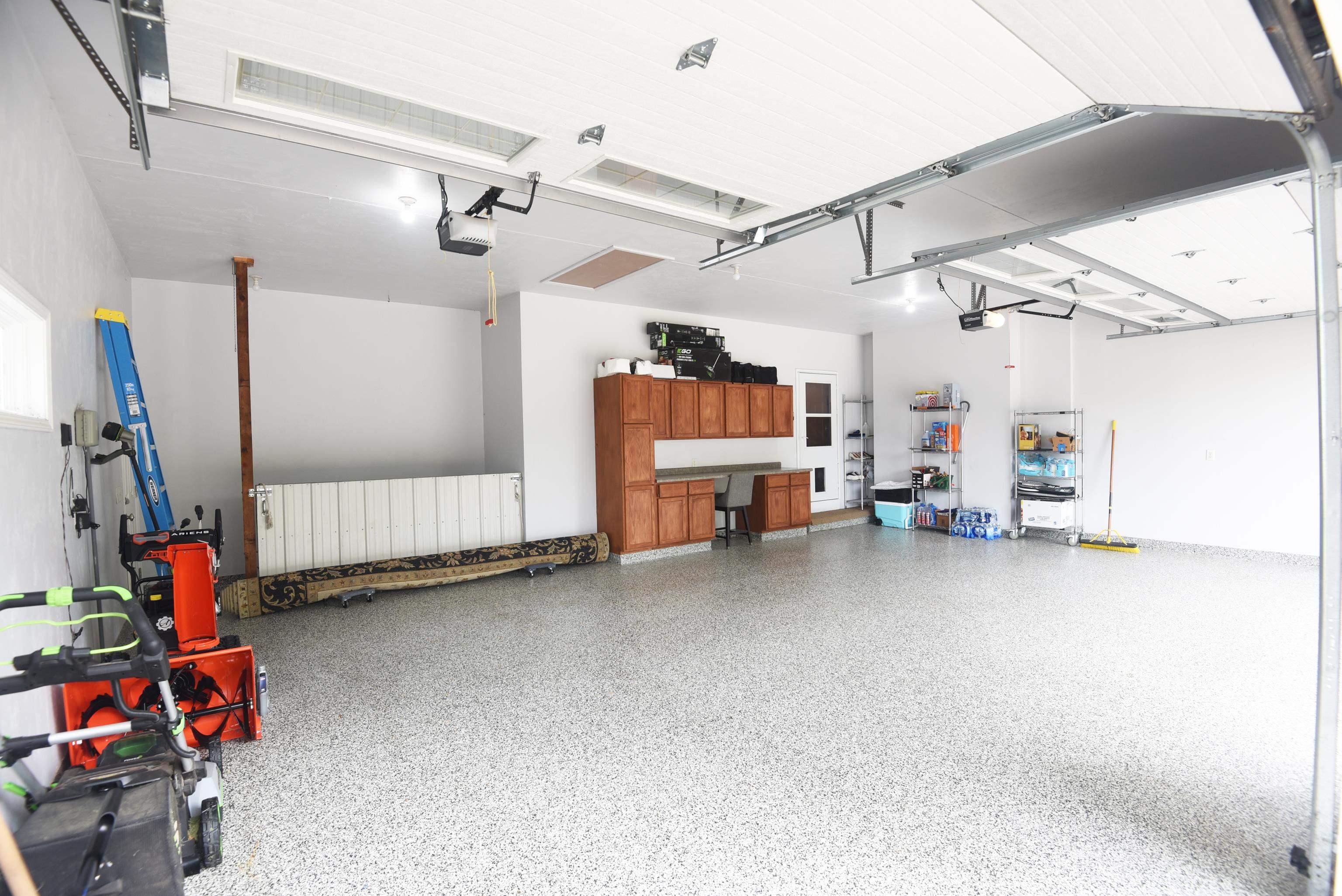 228 E THORNBROOK Lane