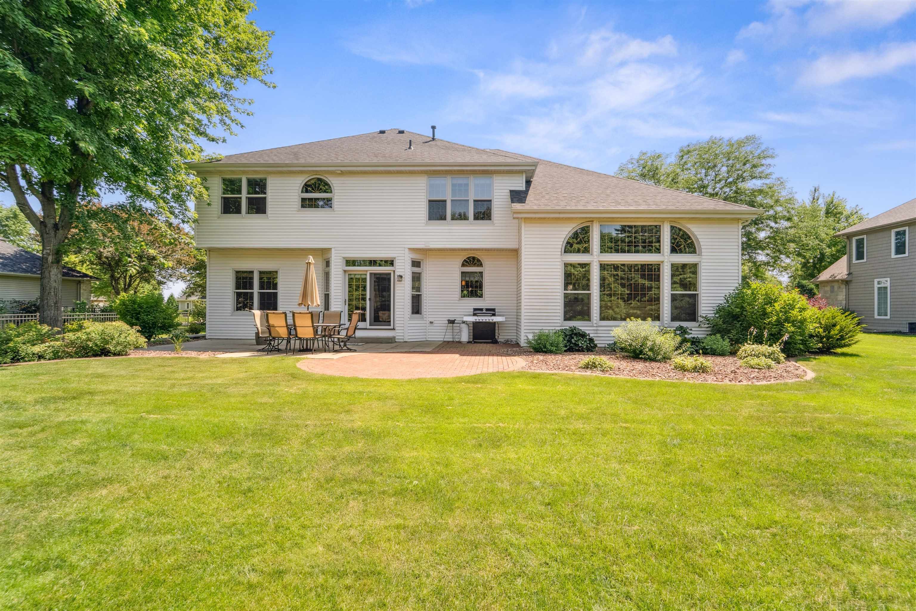 228 E THORNBROOK Lane
