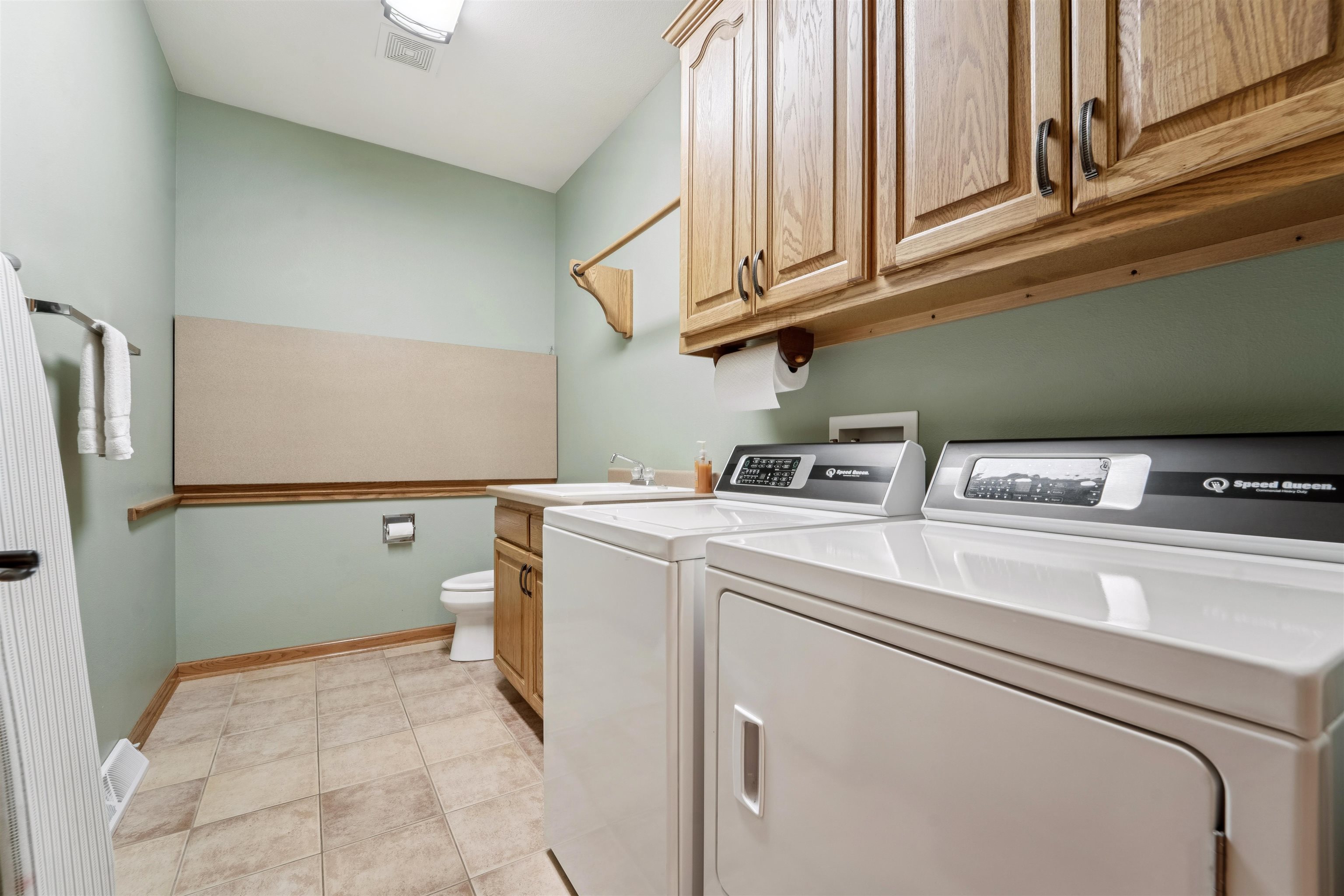 228 E THORNBROOK Lane